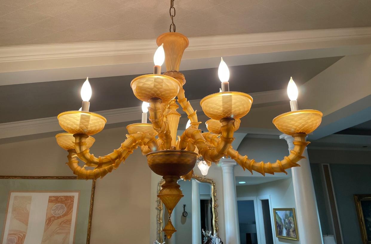 Art Deco Italian Venetian Murano 1940s Frosted Tulip Fluted Amber Glass Chandelier For Sale
