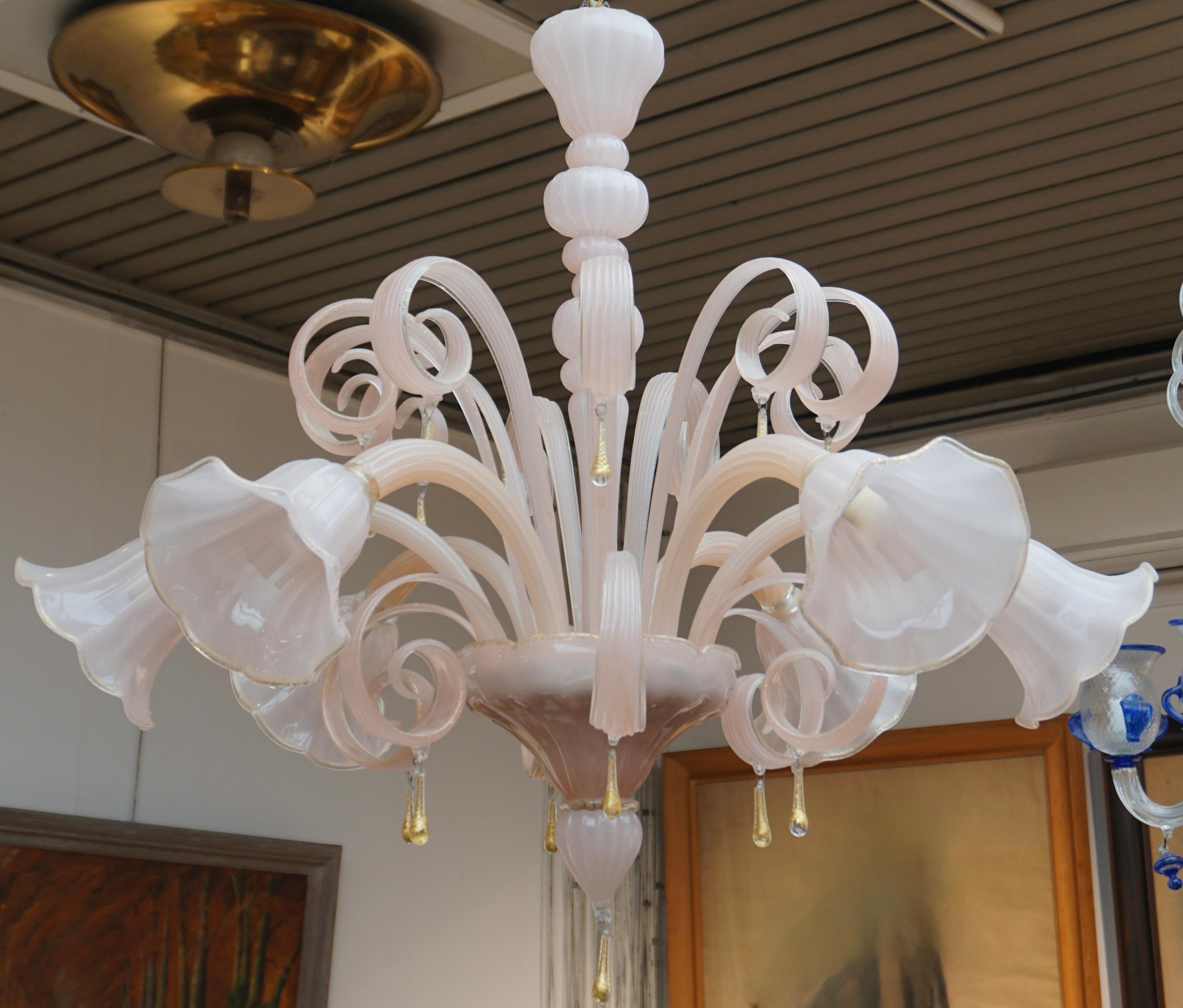 Elegant Venetian glass chandelier or pendant composed of six arms and made of pink Murano glass with gold inclusions.The height of the chandelier alone is 31.5