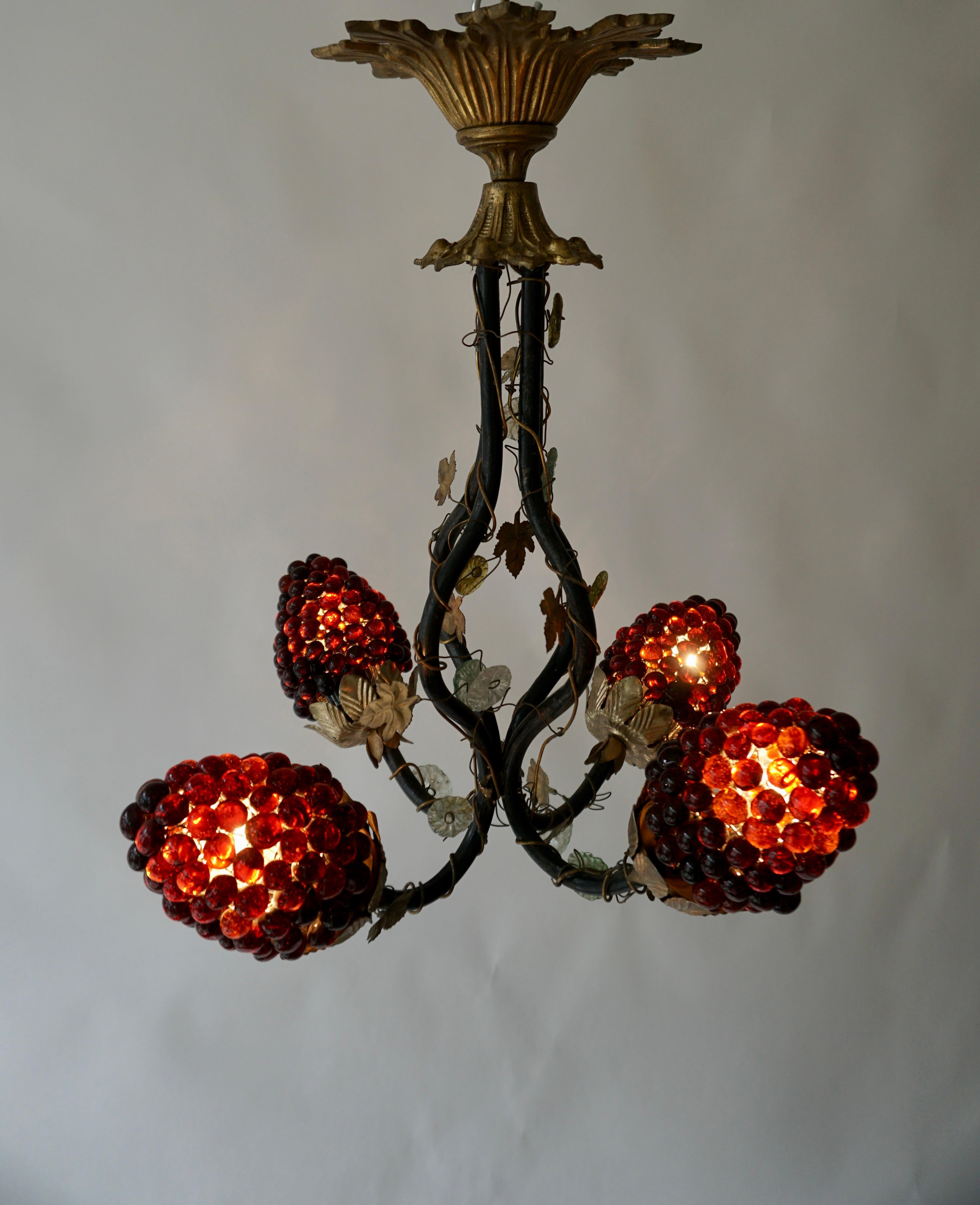 Italian Venetian 4 arm chandelier with black painted metal and glass flowers and copper leaf design with Murano glass grape design shades.

Bronze canopy.
Four E14 light bulb socket.
Weight 5 kg.


