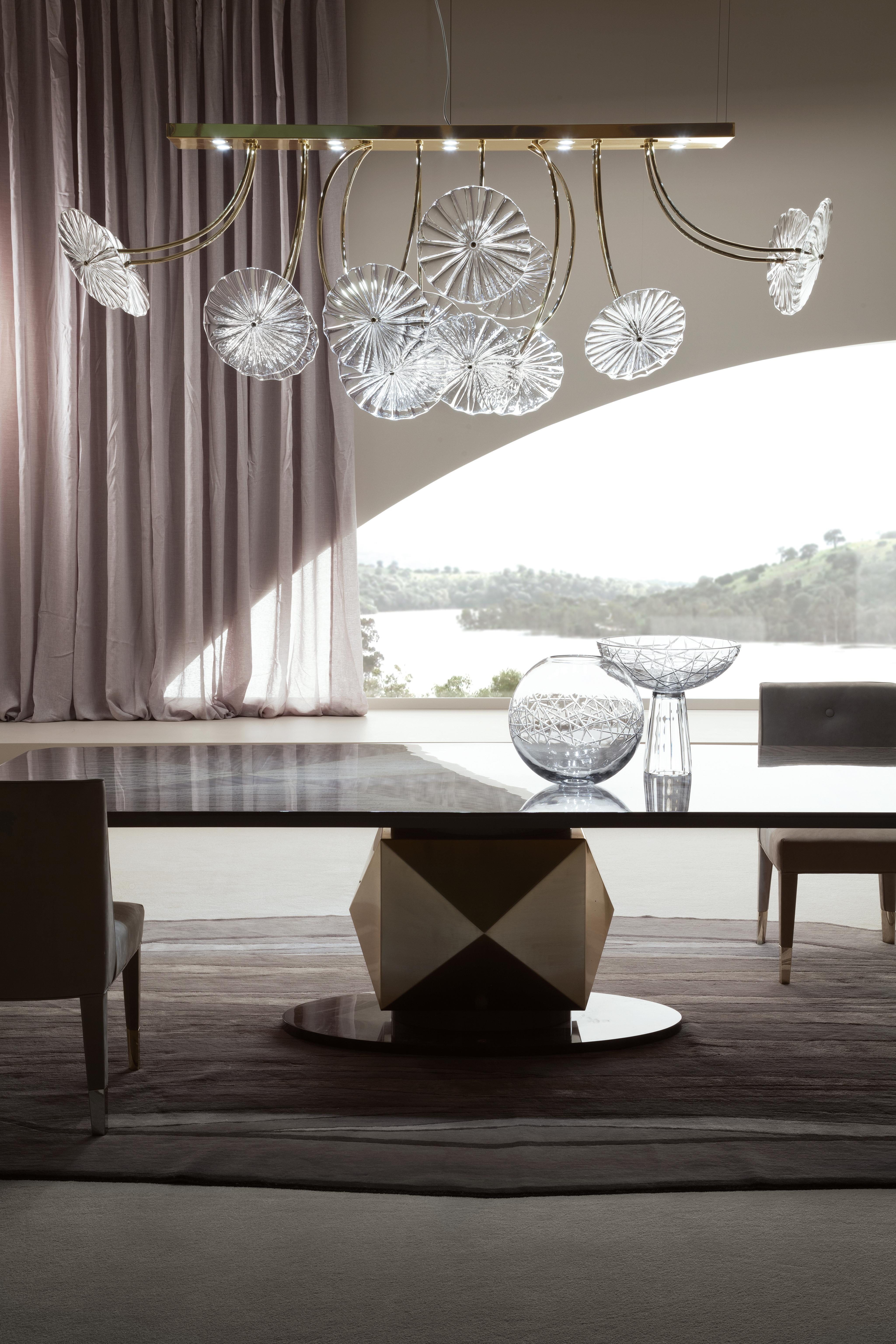 Lampadario Infinity della Collection'S di Giorgio
Prodotto in Italia

Questo lussuoso lampadario è un pezzo eccezionale, che fonde un design moderno con un'artigianalità senza tempo. Il lampadario Infinity della Collection Giorgio Collection