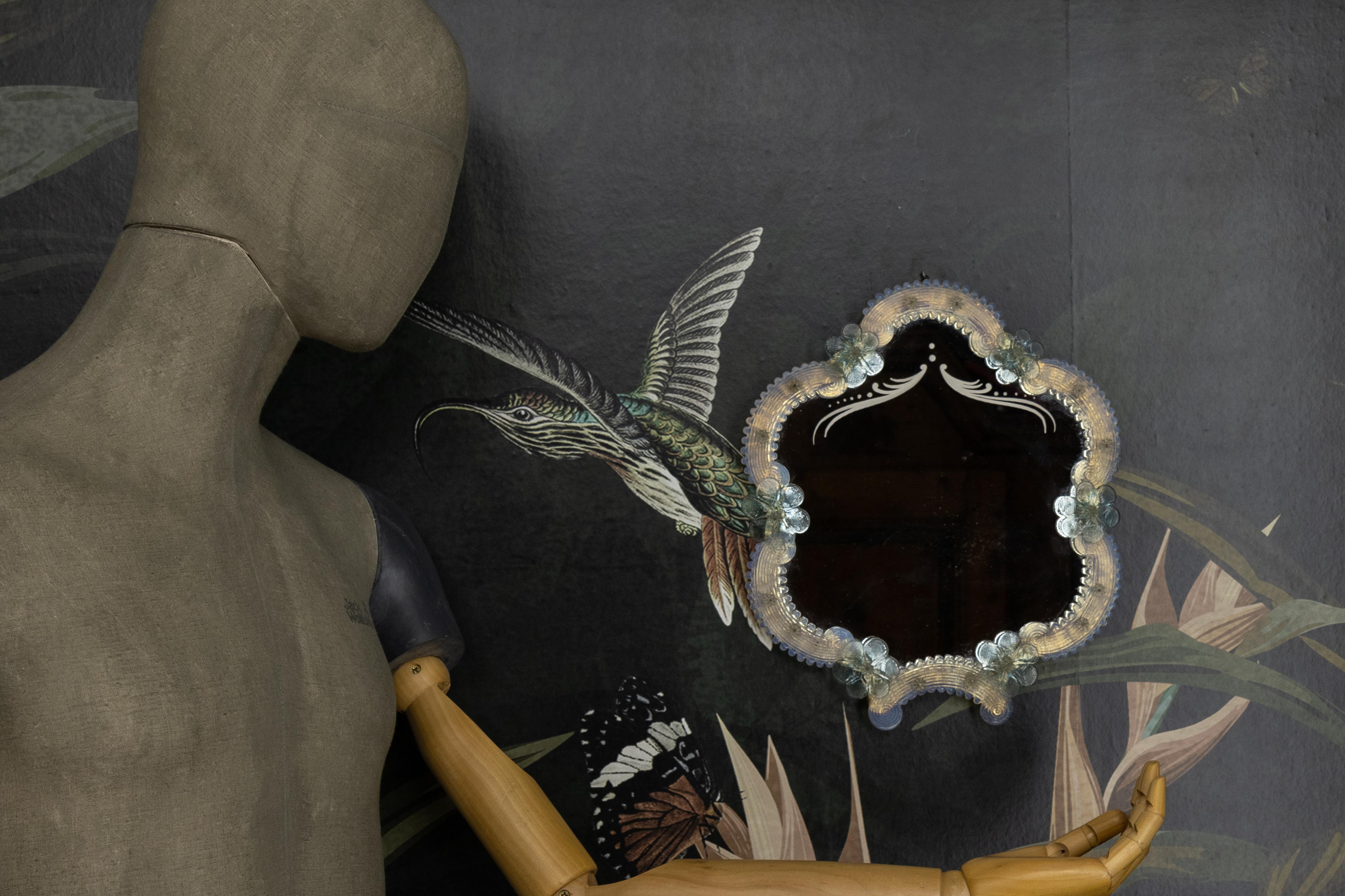 Espejo de pared italiano veneciano de Murano, azul claro y cristal opalescente, años 50 Moderno de mediados de siglo en venta