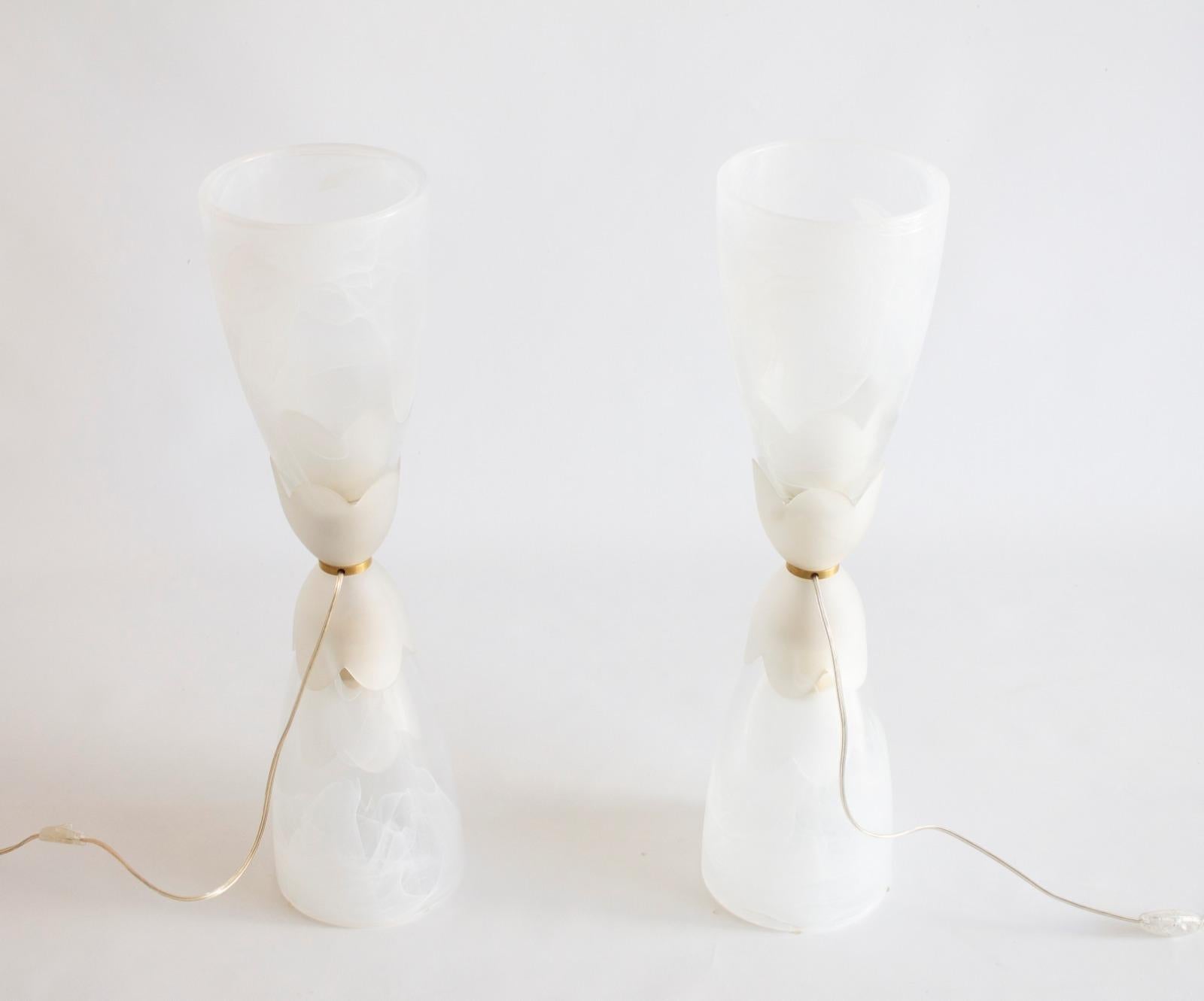 Italian Venetian Pair of Table Lamps, Blown Murano Glass White Nuanced, 1980s 13