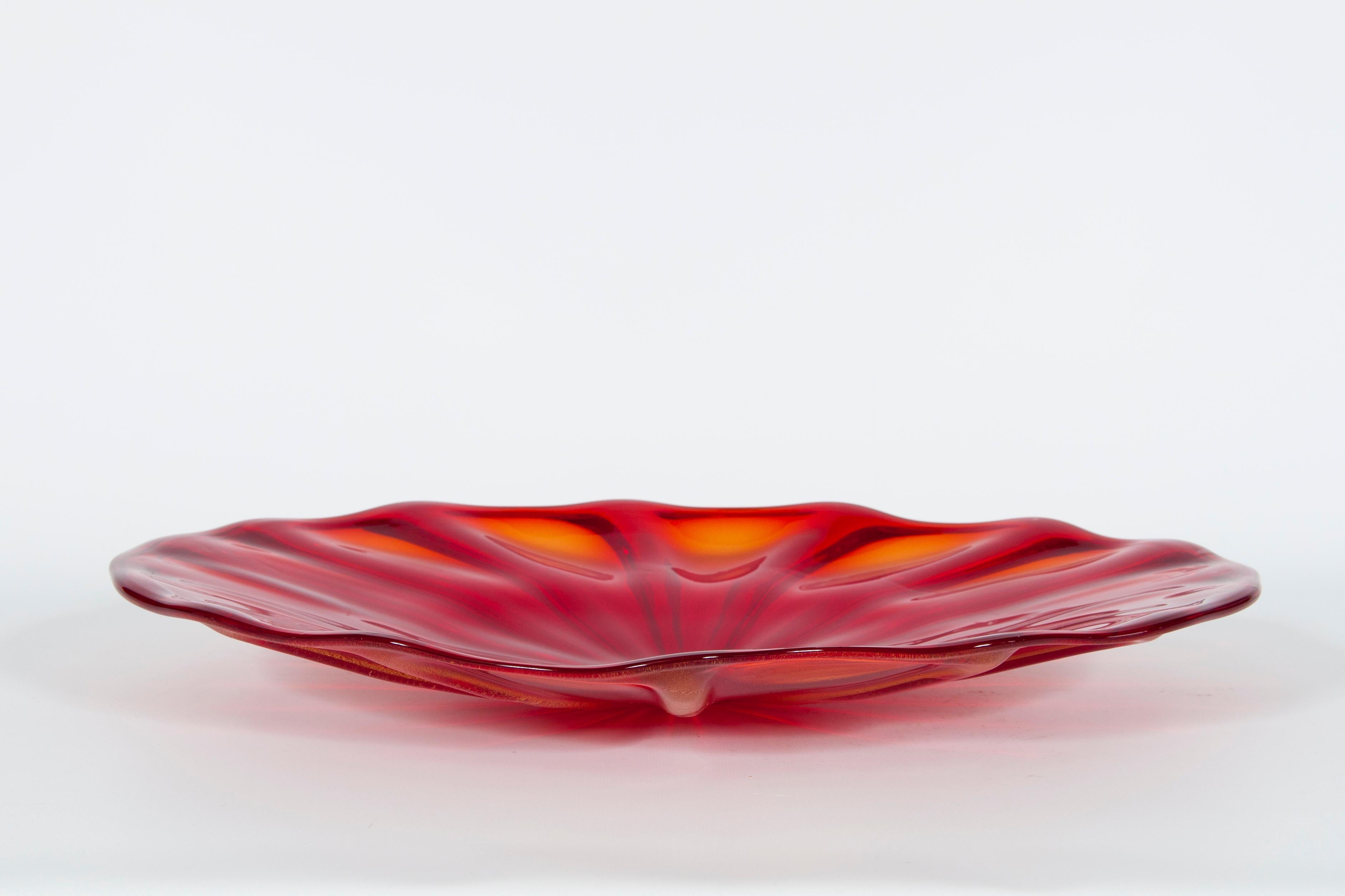 Italian Venetian red Murano glass centerpiece with submerged gold 2000s.
This outstanding piece of art will bring a true touch of Venetian beauty into your home, and it can be used either as a functional or as a decorative object, according to your