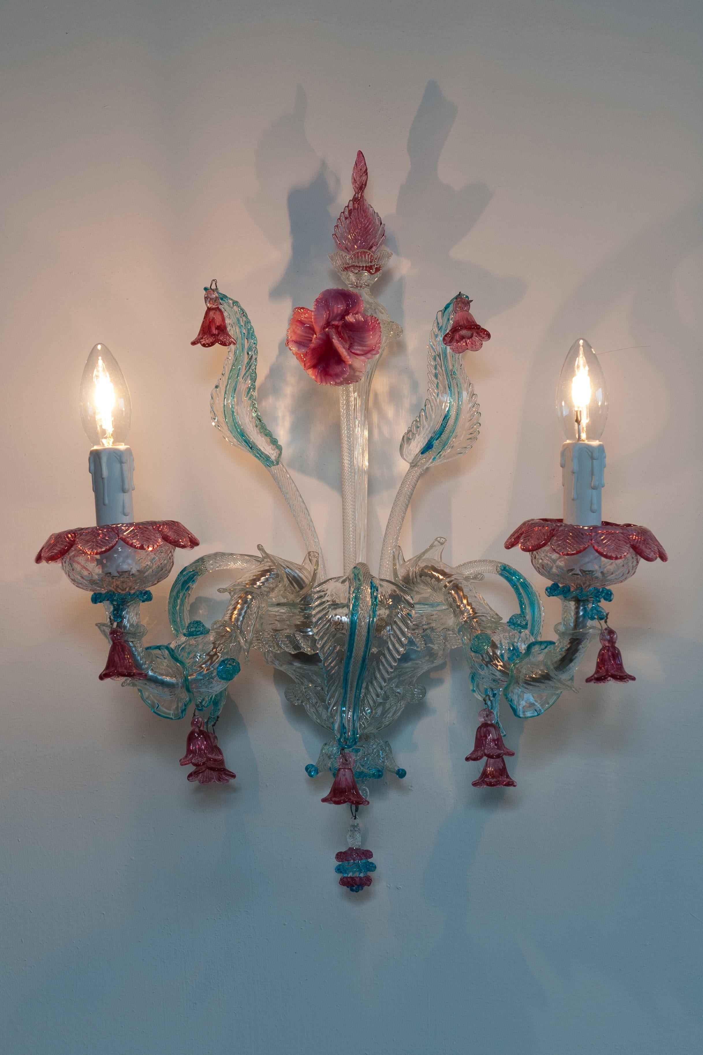 Einzelner Wandleuchter aus mundgeblasenem Murano-Glas Rosa und Hellblau Rezzonico 1980er Jahre Italien 7