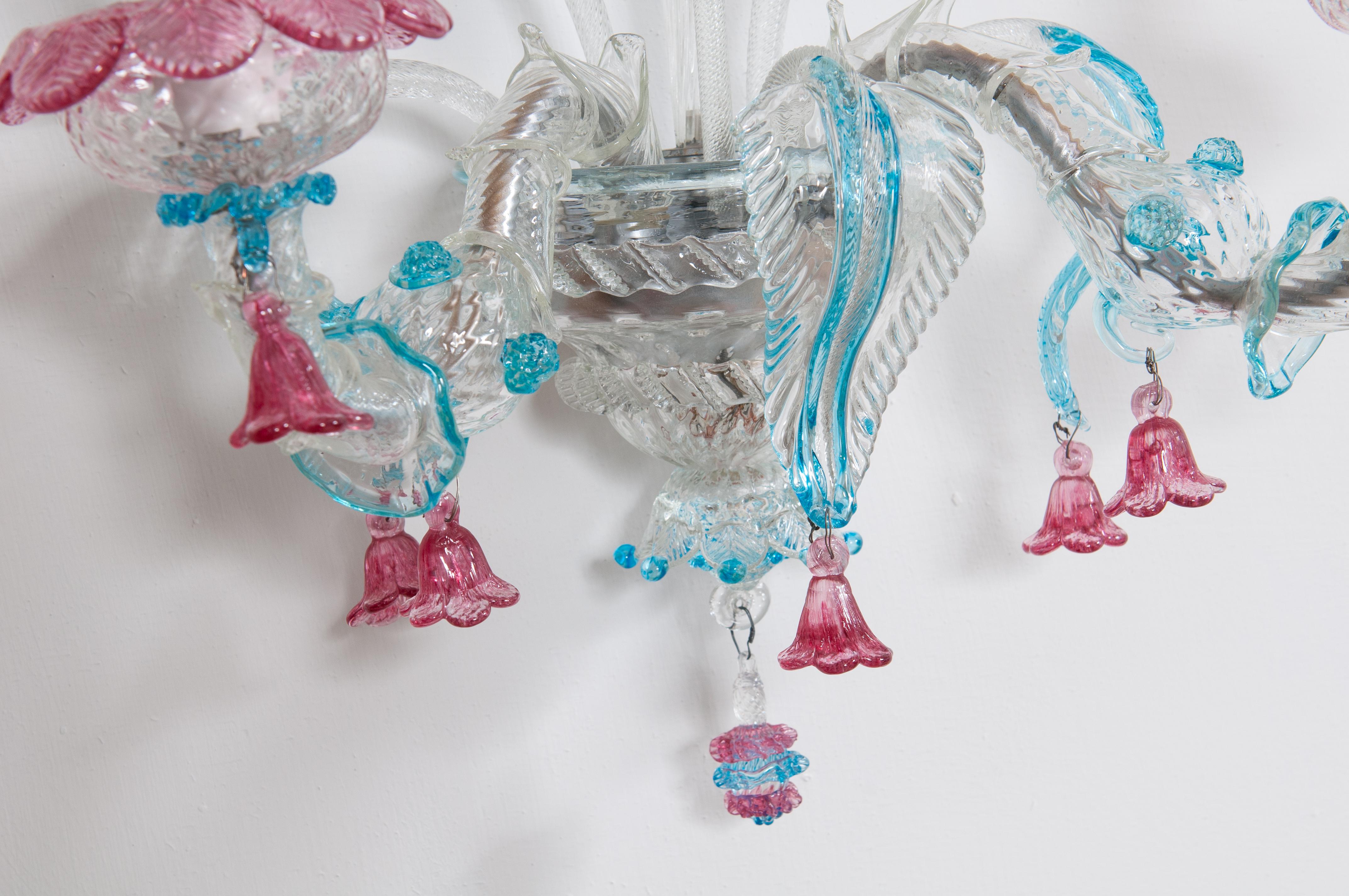 Einzelner Wandleuchter aus mundgeblasenem Murano-Glas Rosa und Hellblau Rezzonico 1980er Jahre Italien im Zustand „Hervorragend“ in Villaverla, IT