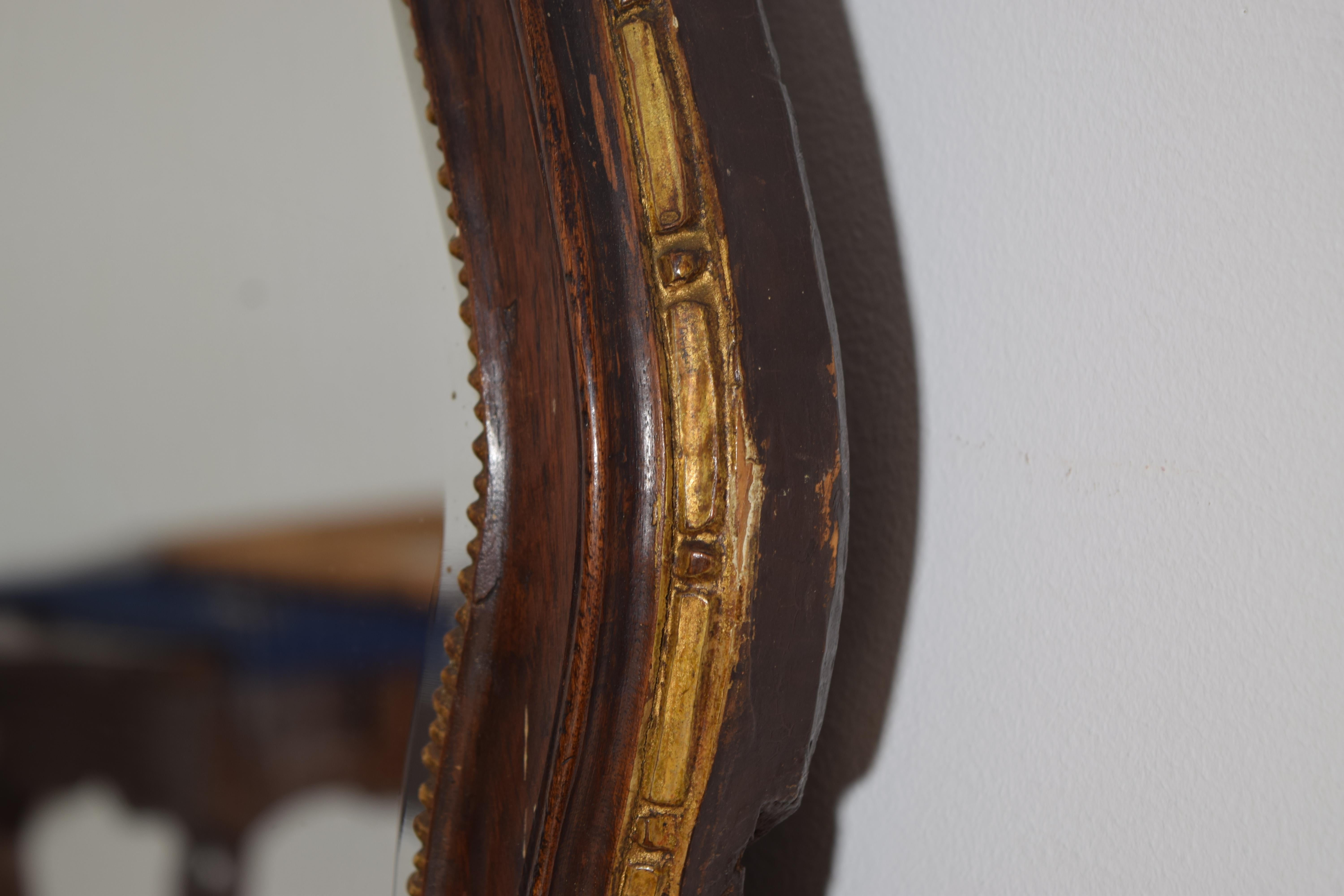 Noyer Italien, vénitien, miroir en forme de noyer et bois doré, 3e quart du 18e siècle en vente