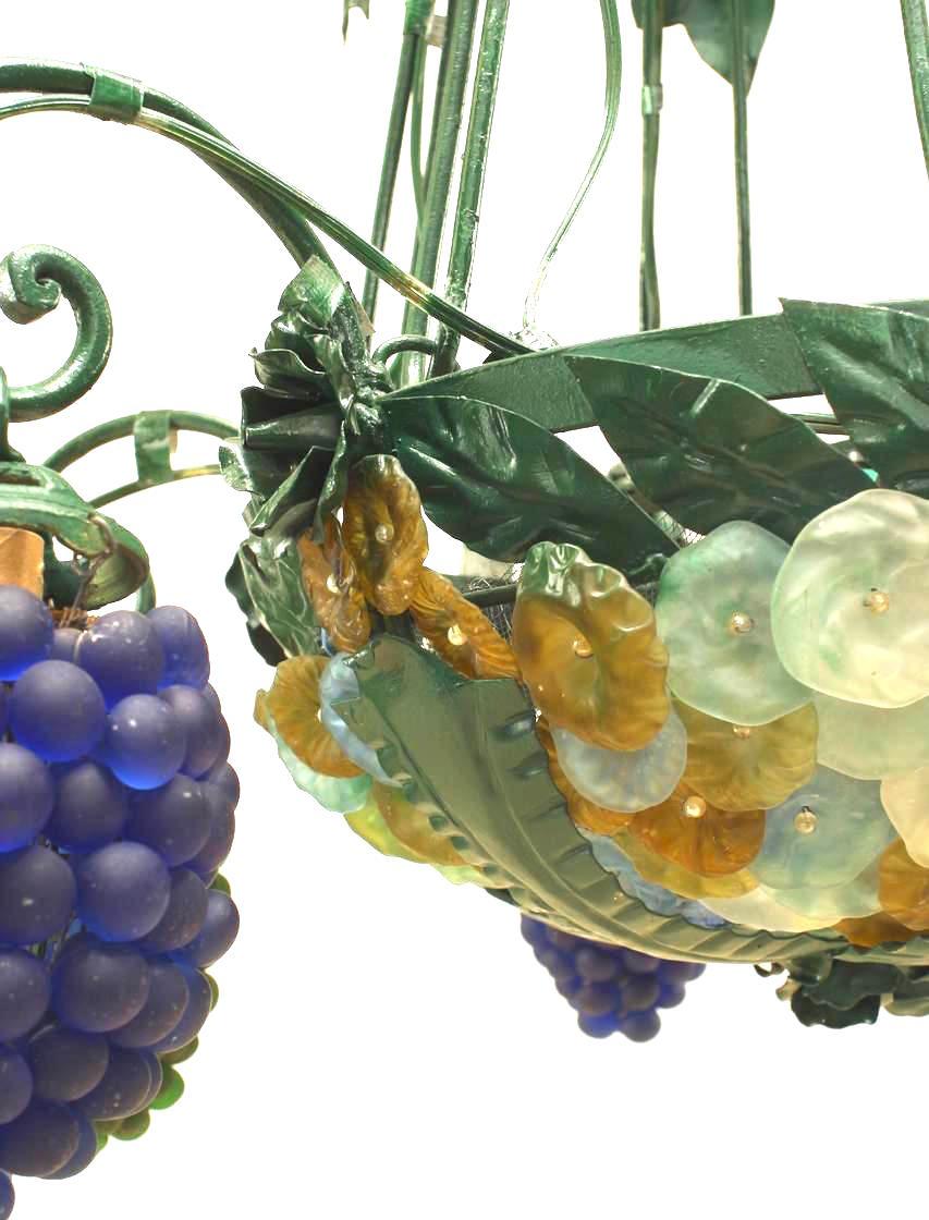 Lustre vénitien italien de Murano à grappes de raisins et de fleurs Bon état - En vente à New York, NY