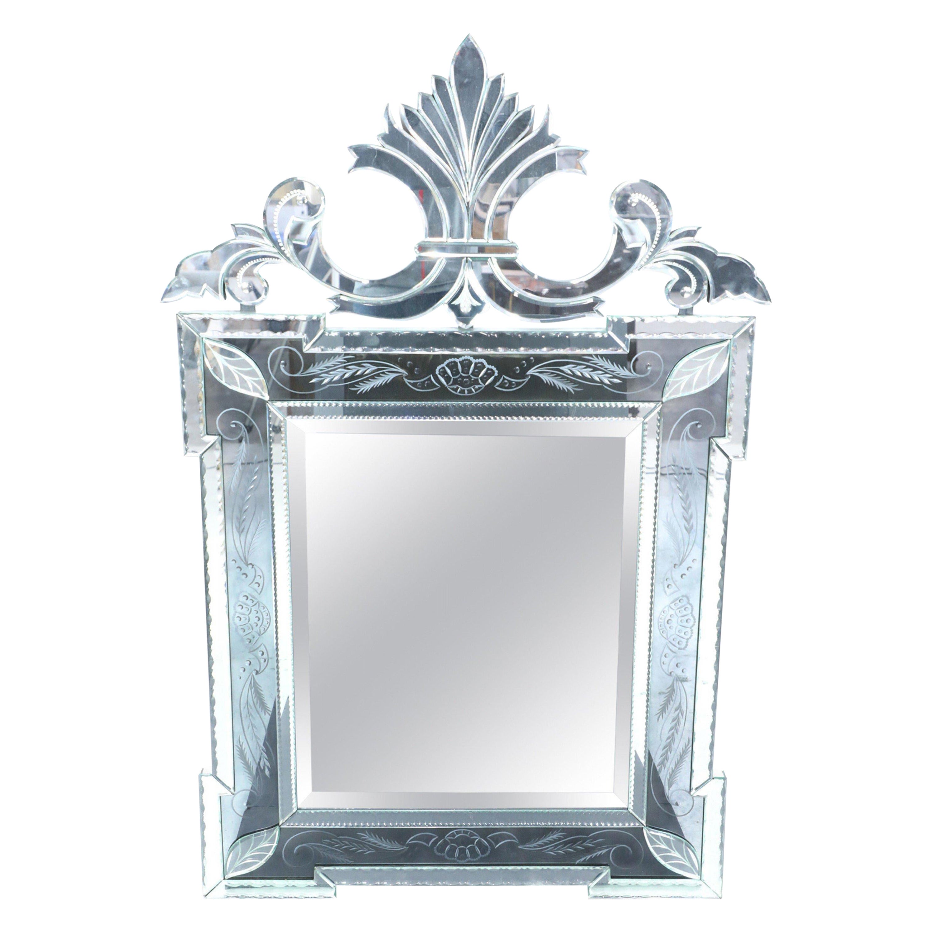 Espejo de Pared de Doble Cara Estilo Veneciano con Pergamino Superior en venta