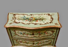 Commode peinte à la serpentine de style rococo vénitien