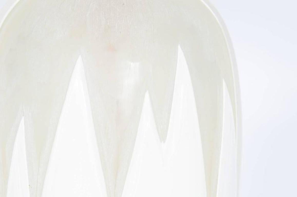 Elegant White Flower-Inspired Murano Glass Table Lamp Giovanni Dalla Fina Italy In Excellent Condition For Sale In Villaverla, IT