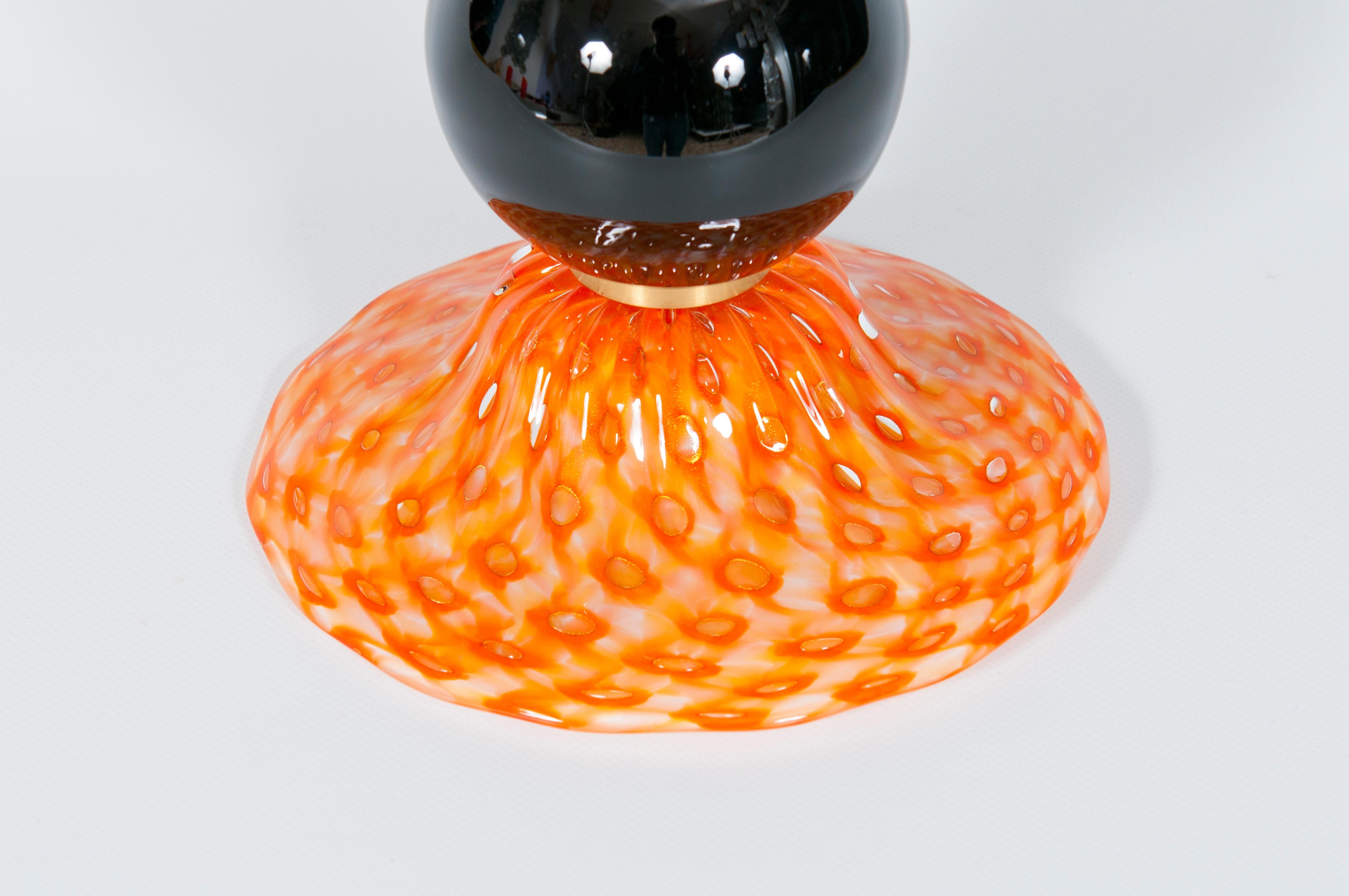 Lampe de table Murano tige vibrante orange basement Brown & White 1980 Italie en vente 2