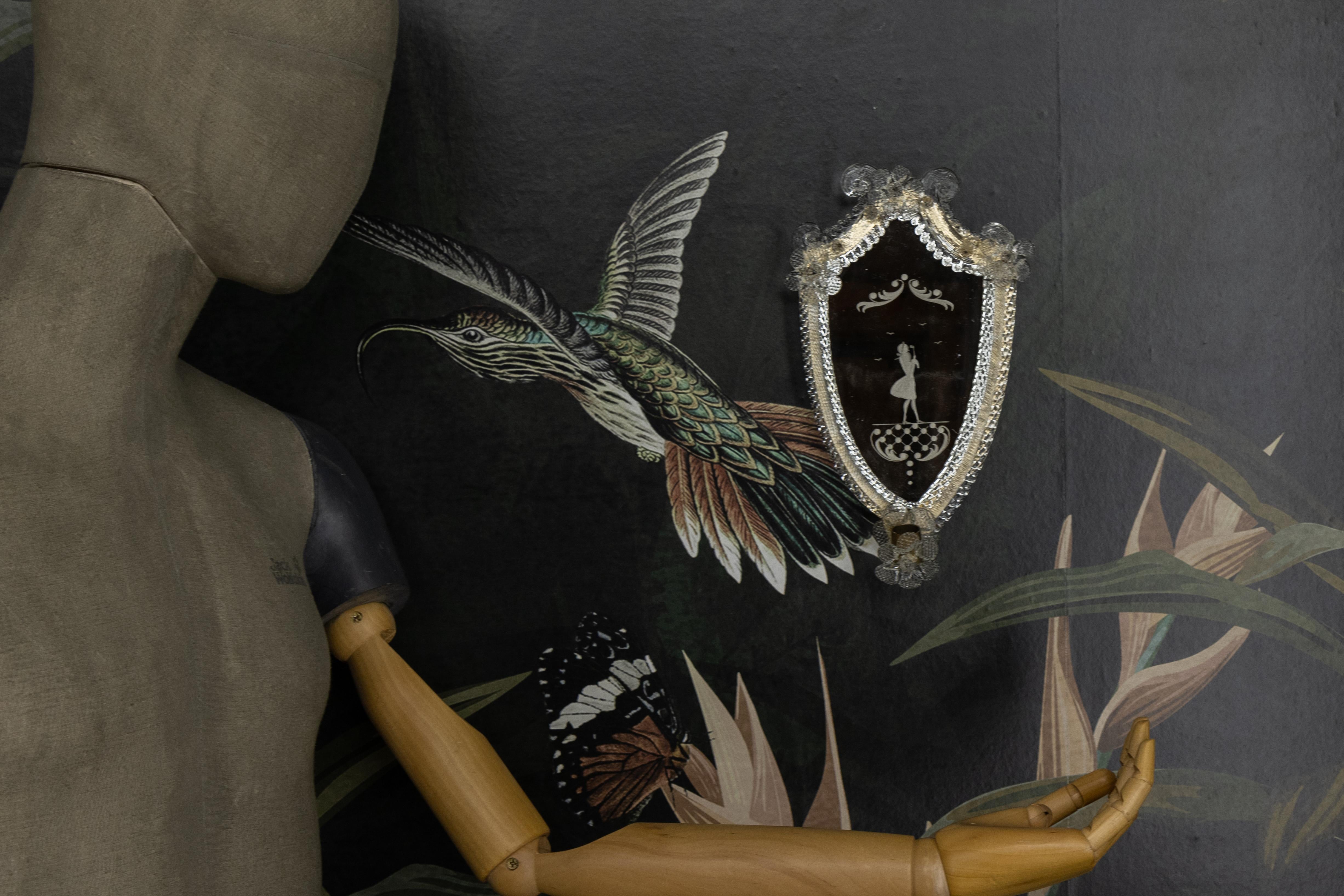 Espejo de pared veneciano italiano con marco de cristal y candelabro, años 30 Art Decó en venta