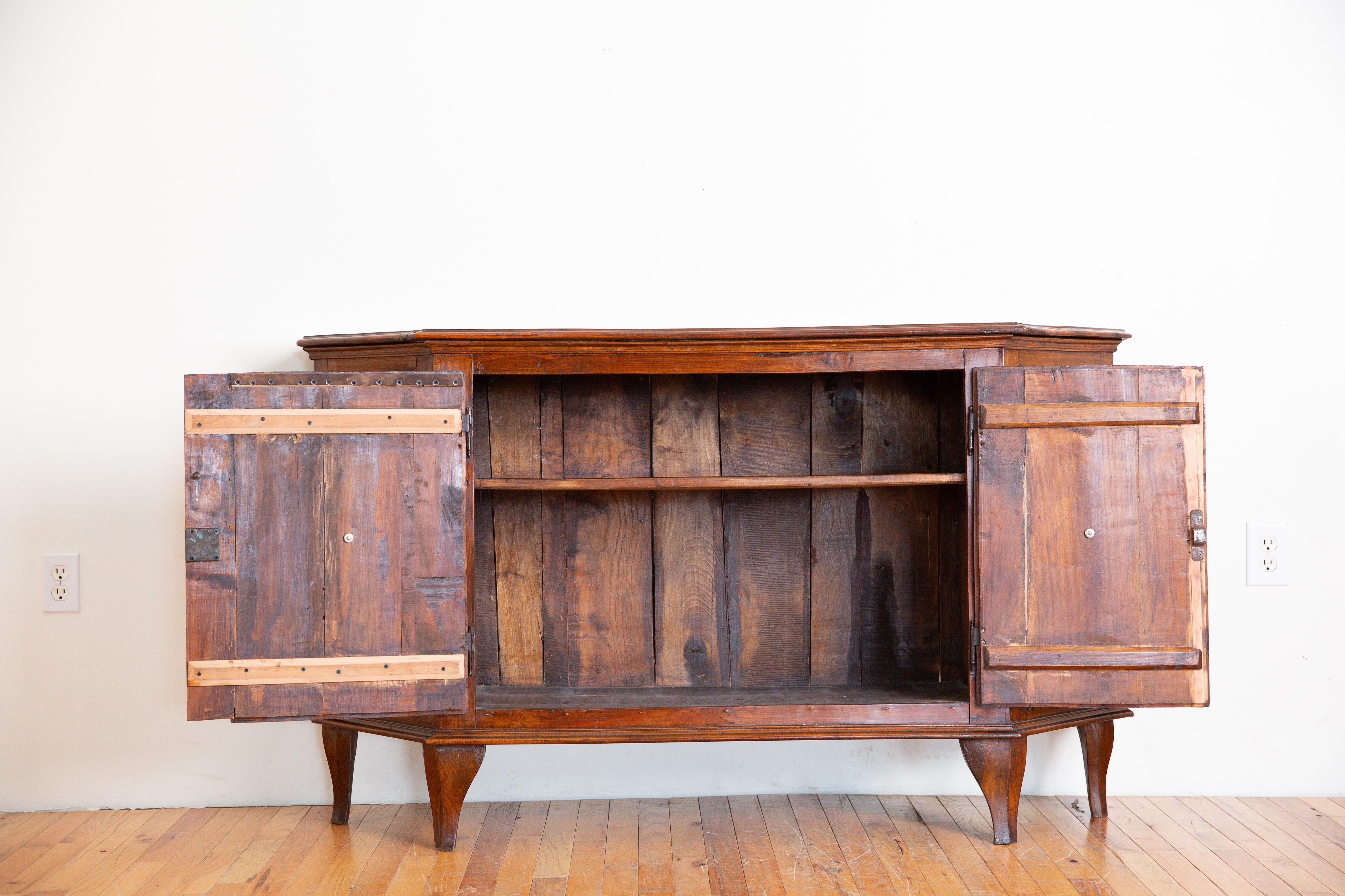 Italienische, venezianische, neoklassische 4-türige Scantonata-Credenza aus Nussbaum, frühes 19.Jh. 6