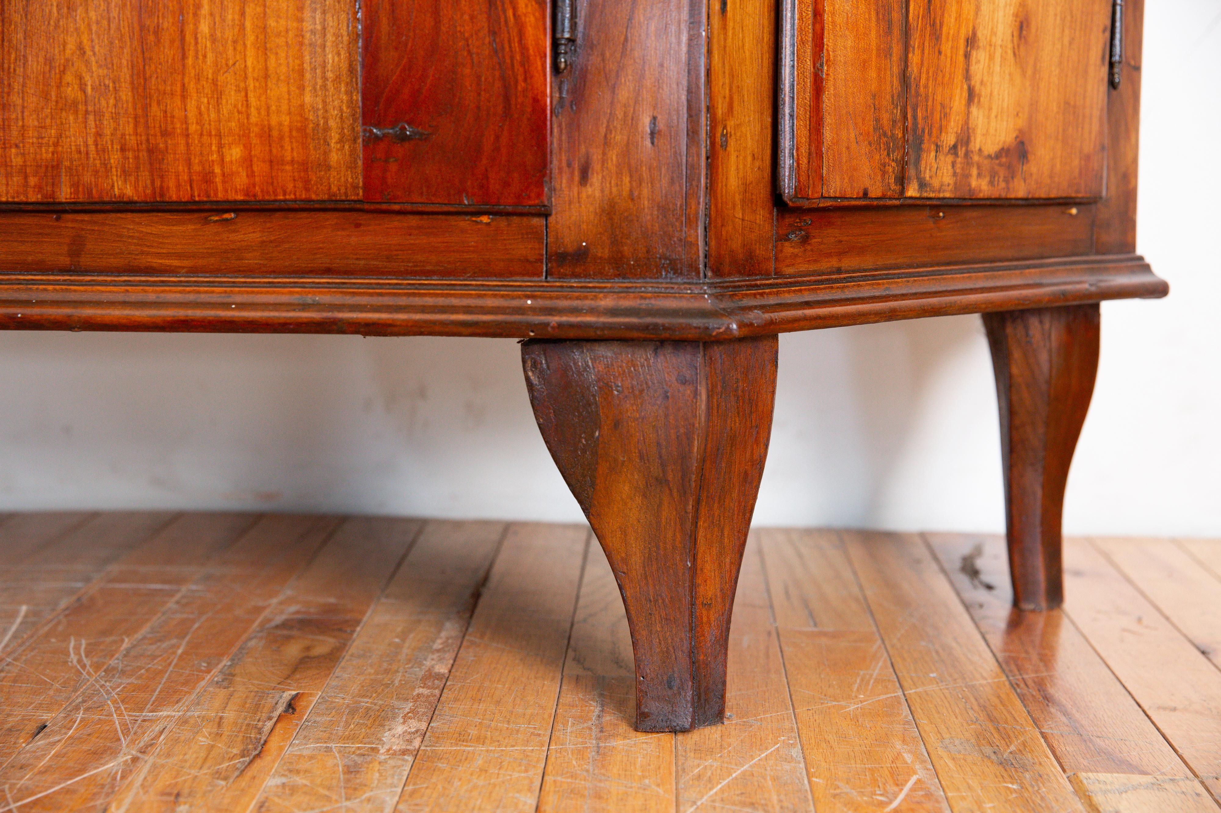 Italienische, venezianische, neoklassische 4-türige Scantonata-Credenza aus Nussbaum, frühes 19.Jh. 8