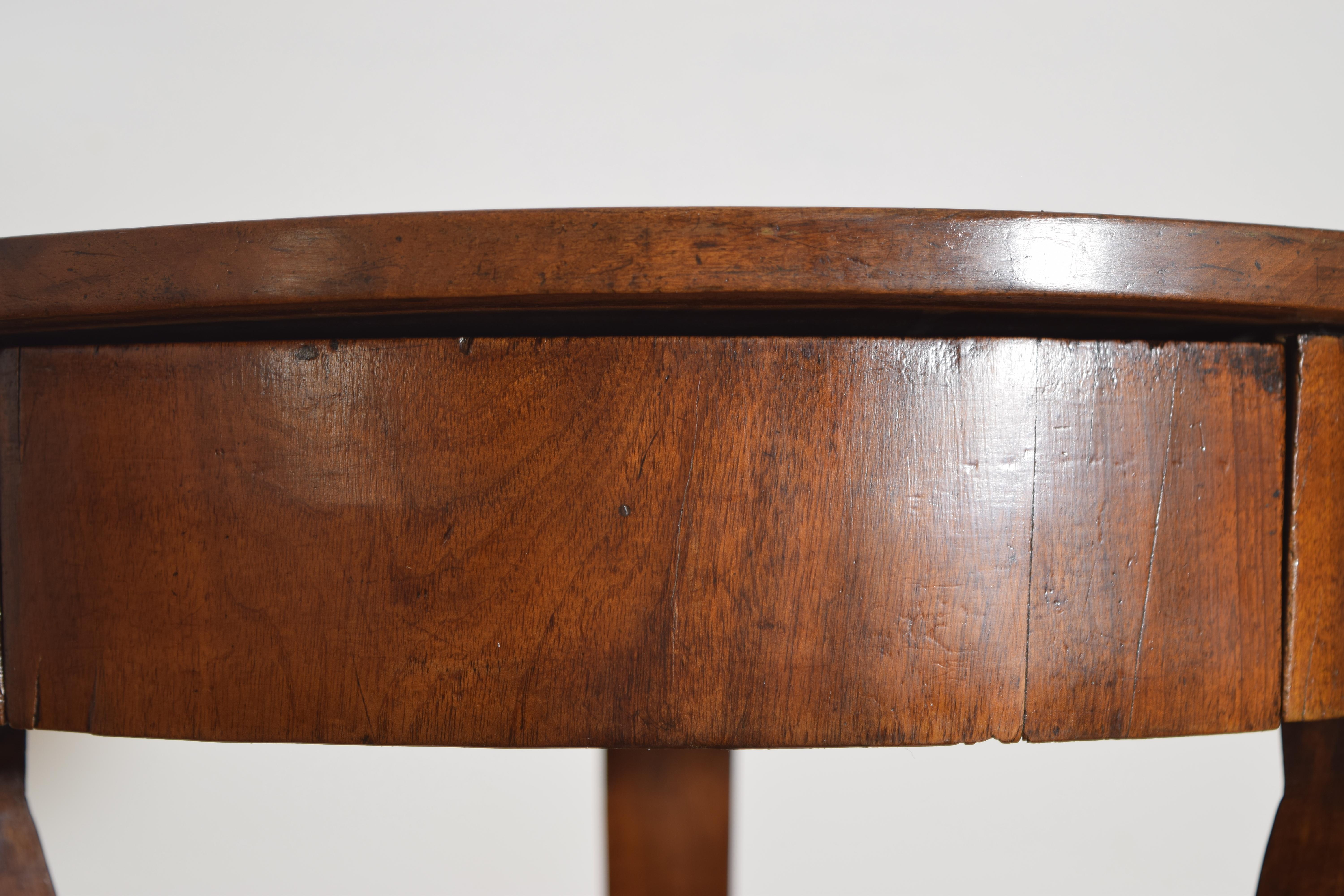 Milieu du XIXe siècle Italie, Vénétie, Table d'appoint néoclassique à 1 tiroir et 3 pieds, vers 1830 en vente