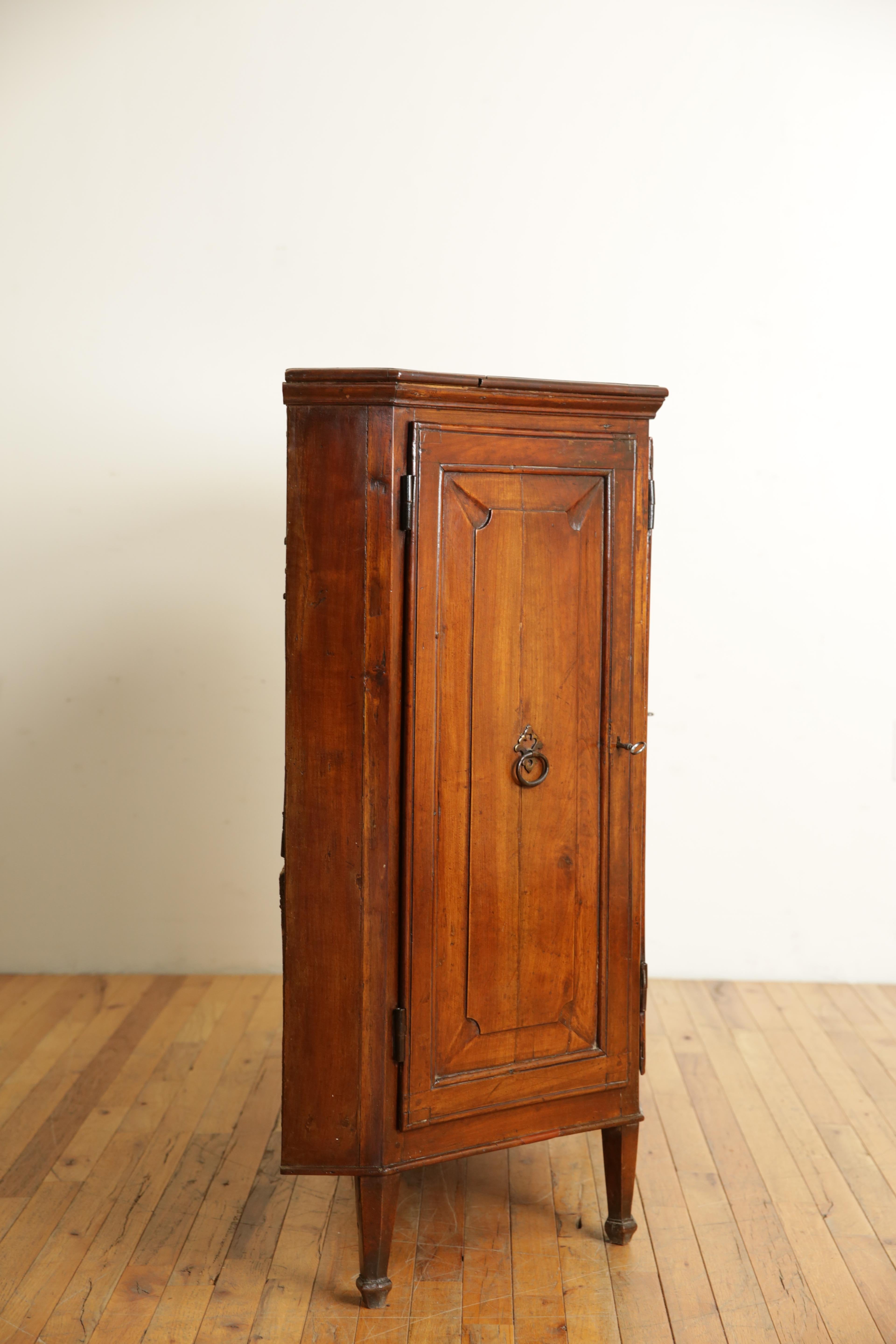 Late 18th Century Italian, Veneto, Neoclassic Fruitwood 4-Door Scantonata Credenza, ca. 1790