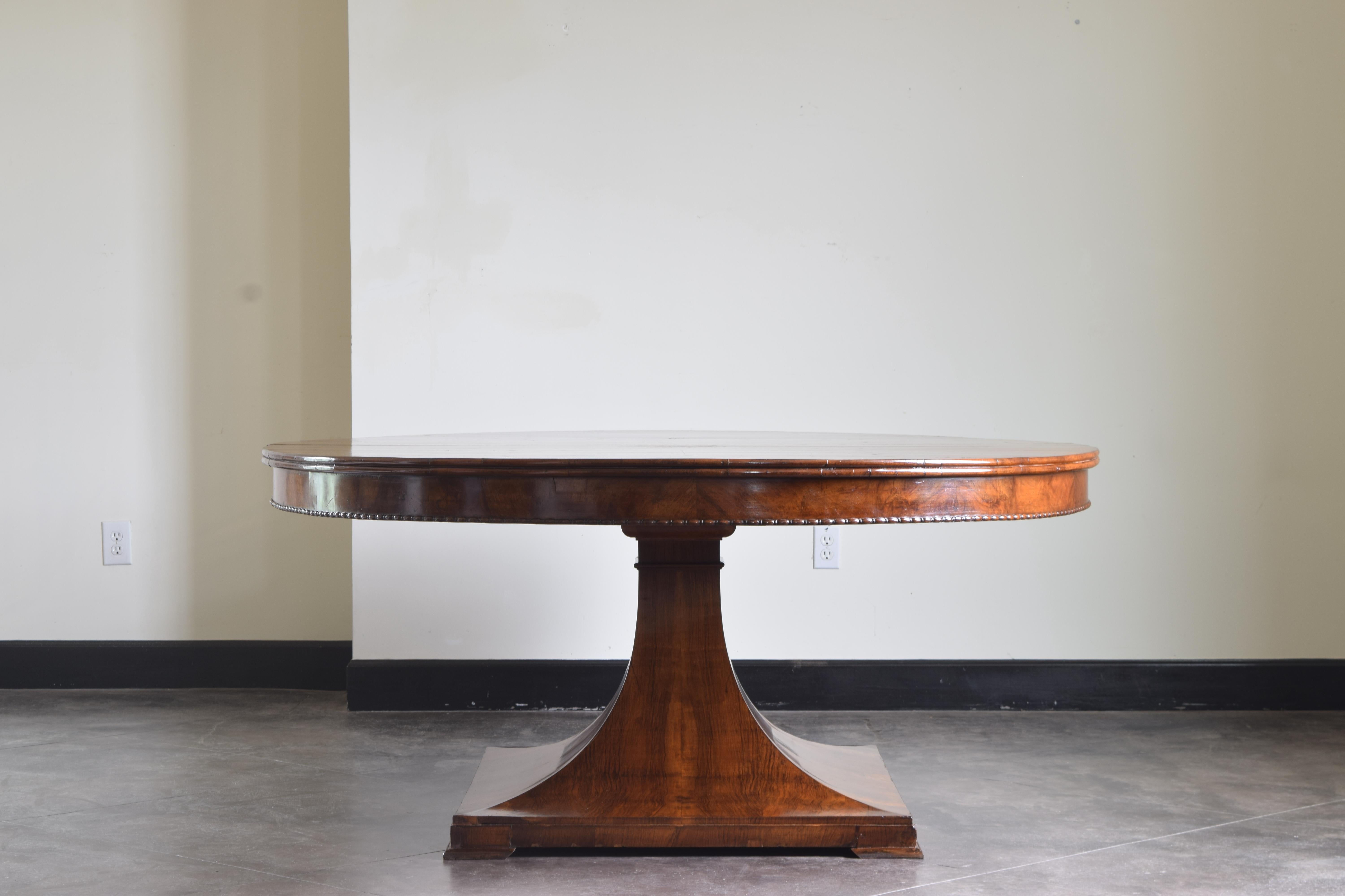 Veneer Italian, Veneto, Neoclassic Large Oval Walnut & Inlaid Center/Dining Table 1830