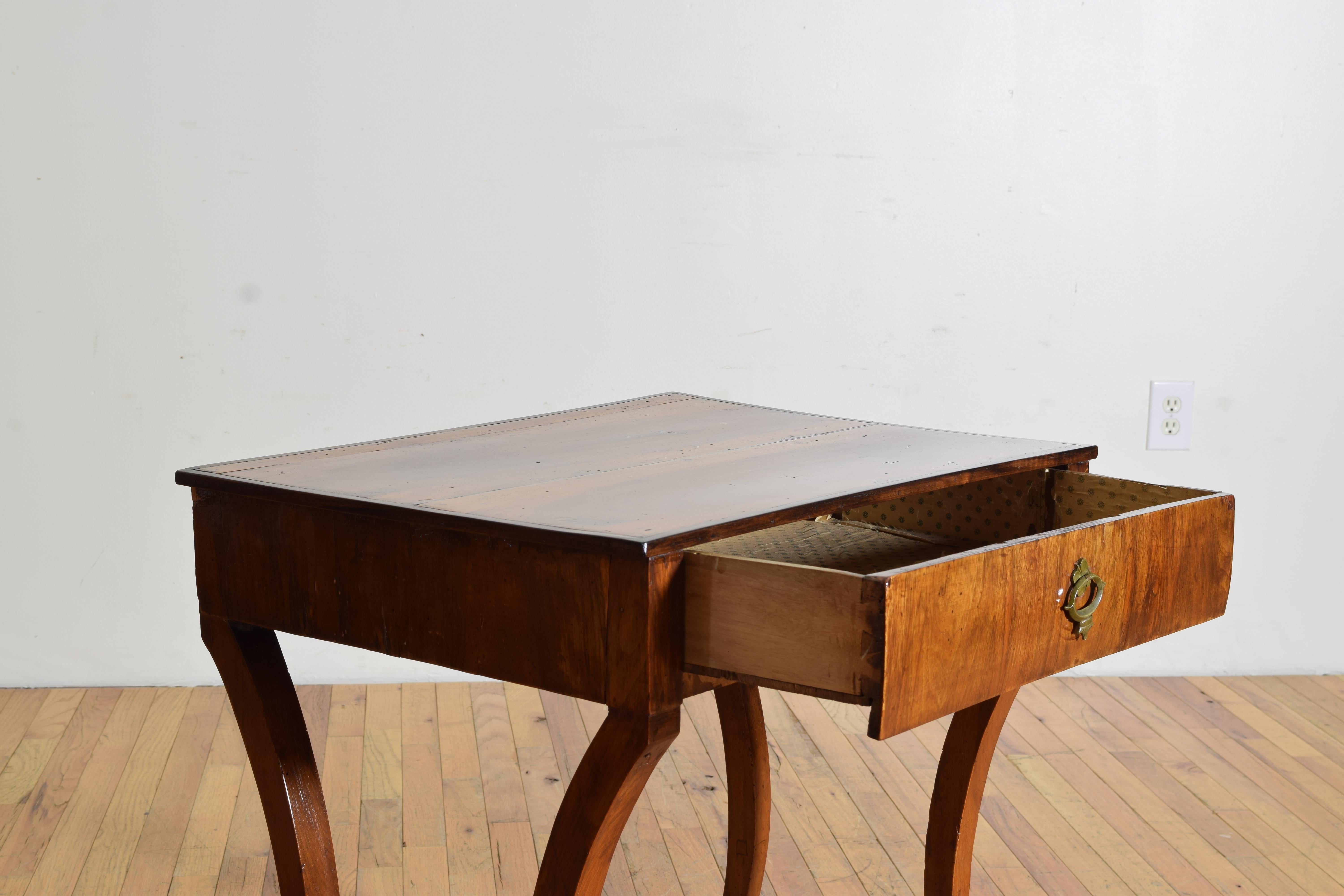 Italian, Veneto, Neoclassic Walnut 1-Drawer Side Table, ca. 1810-1820 For Sale 1