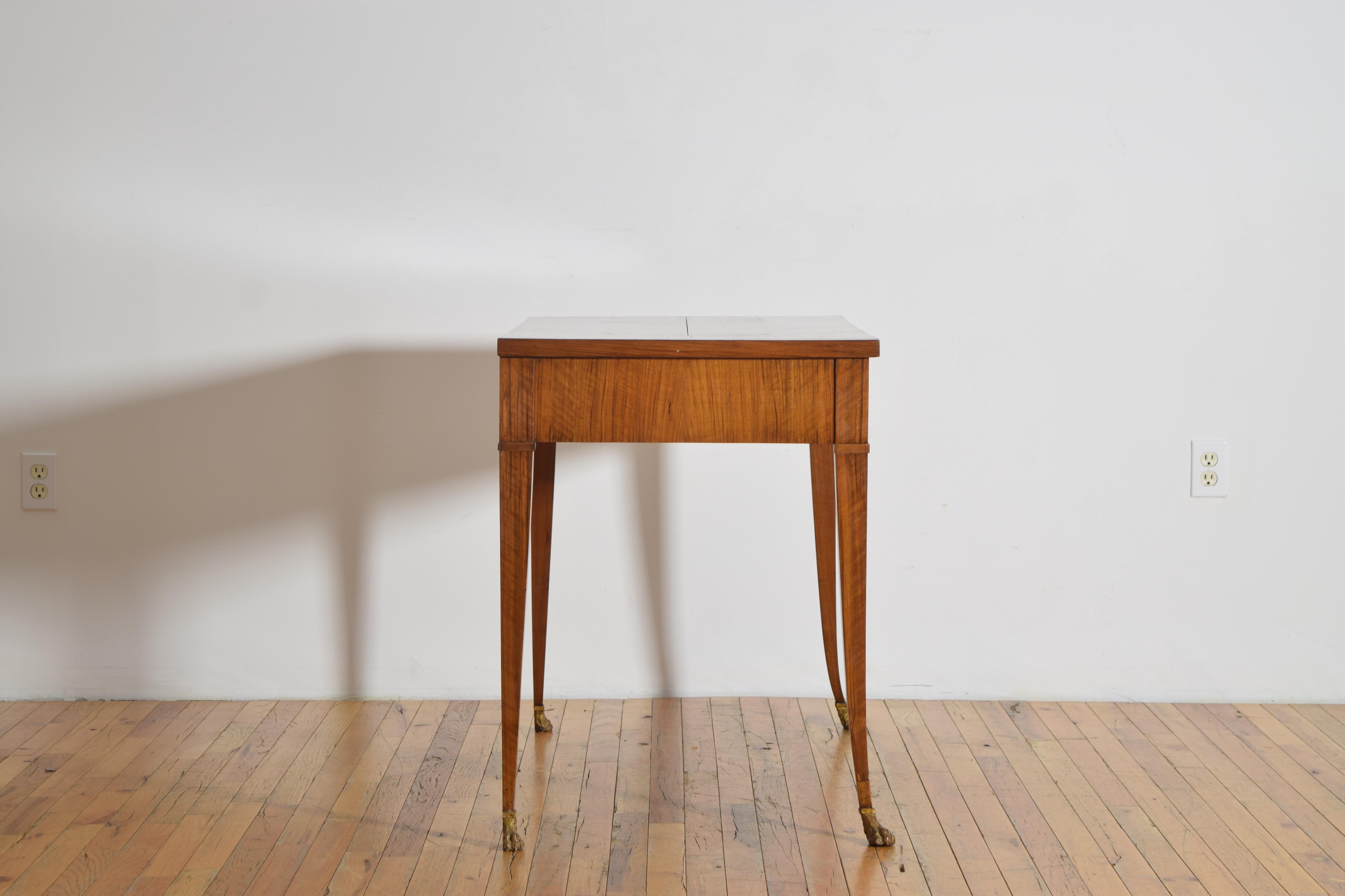 Italian, Veneto, Neoclassic Walnut 1-Drawer Writing Table, Leather Slide, 19thc. In Excellent Condition For Sale In Atlanta, GA