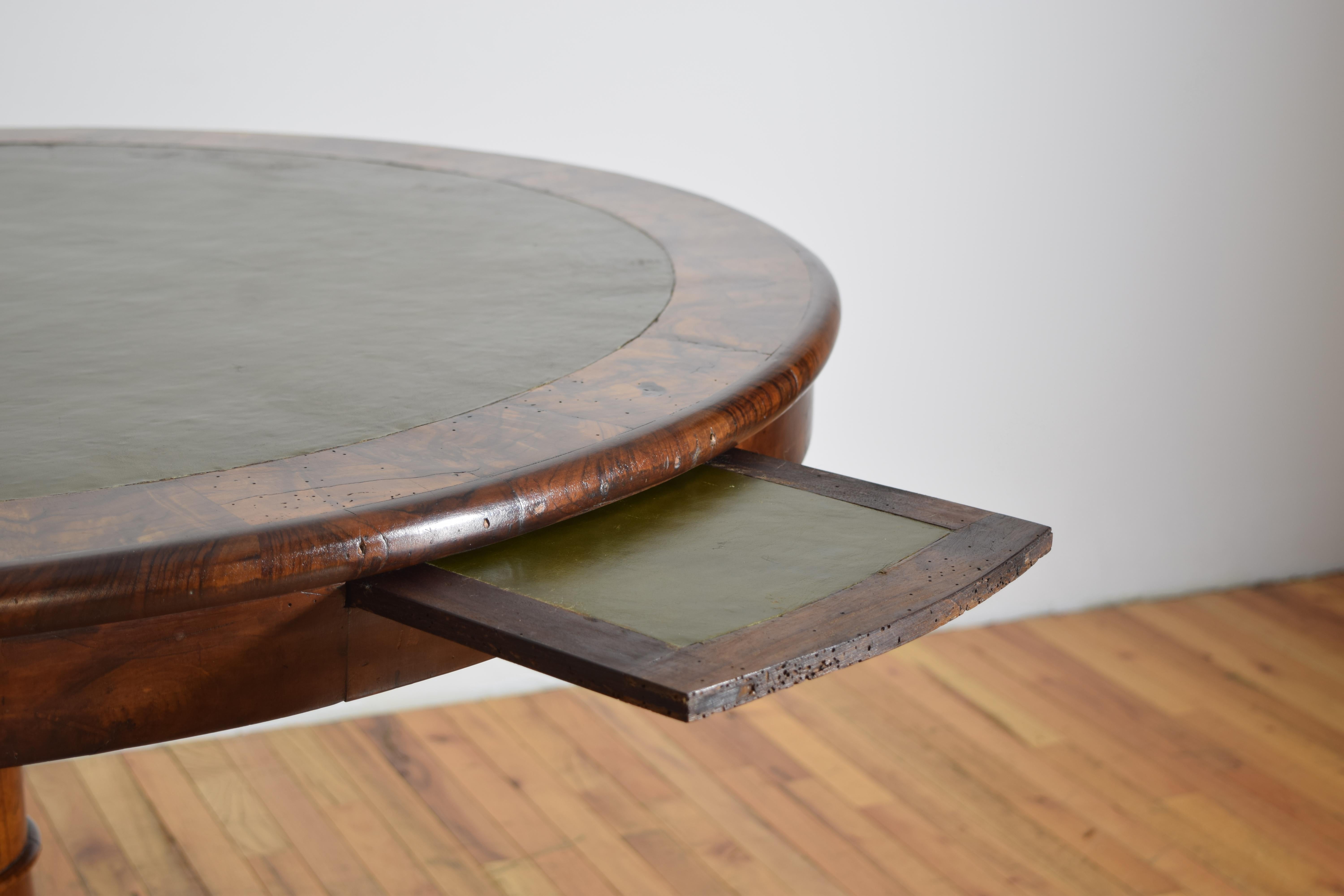 Italian, Veneto, Neoclassic Walnut & Leather Top Center/Library Table, ca. 1825 In Good Condition For Sale In Atlanta, GA