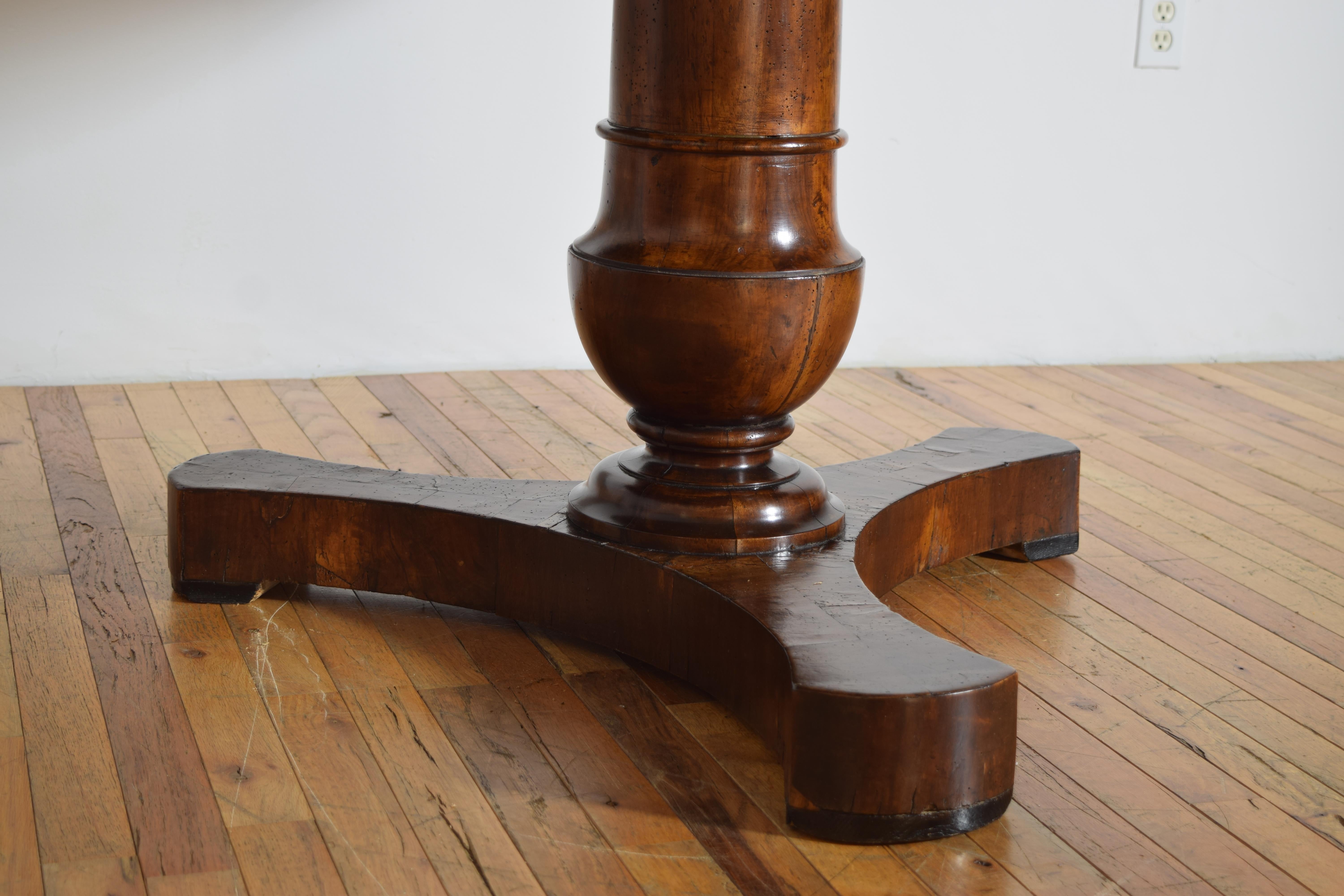 Italian, Veneto, Neoclassic Walnut & Leather Top Center/Library Table, ca. 1825 For Sale 2
