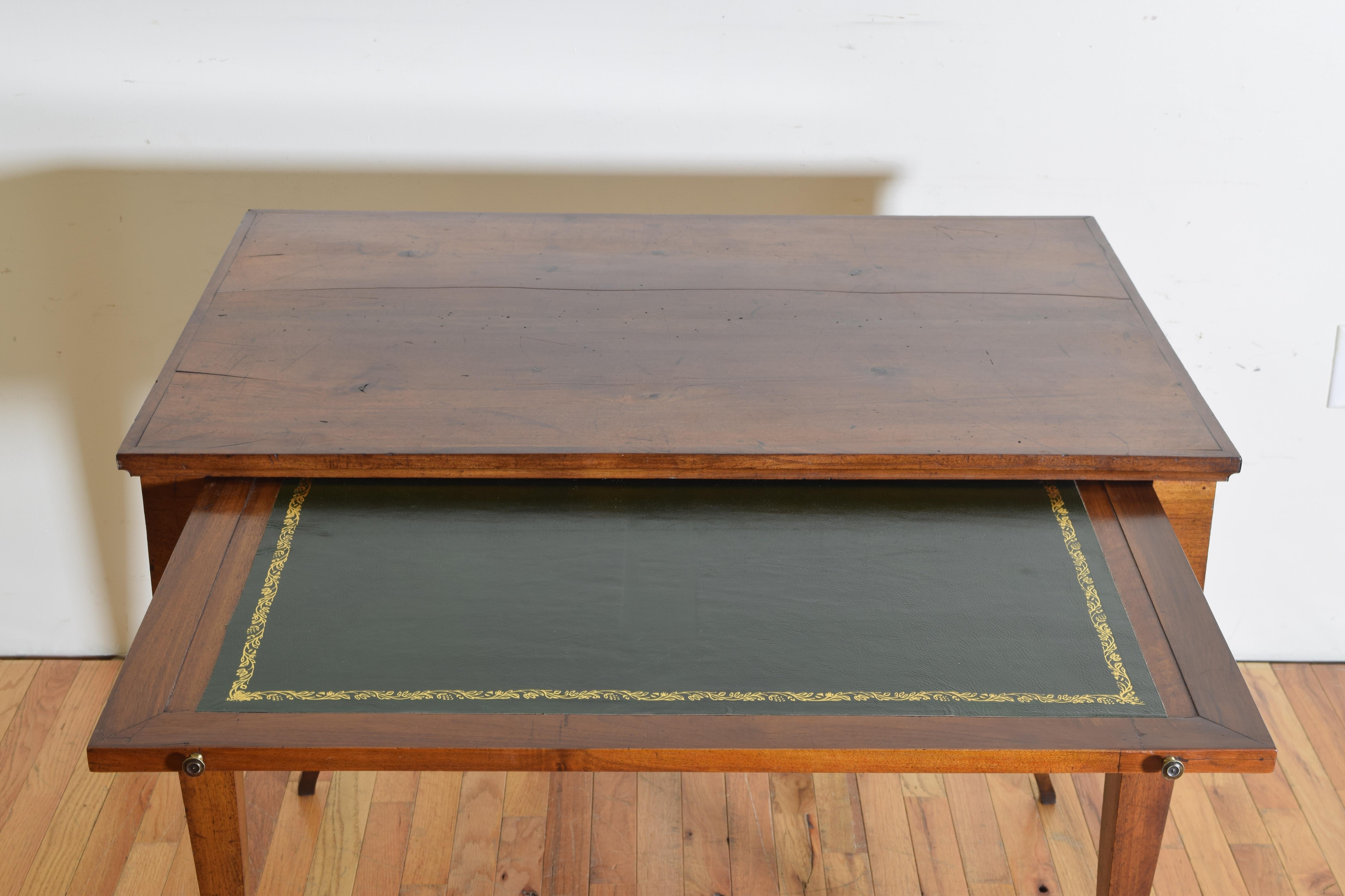 Italian Veneto Neoclassic Walnut Writing Table, 1st Quarter of the 19th Century 2