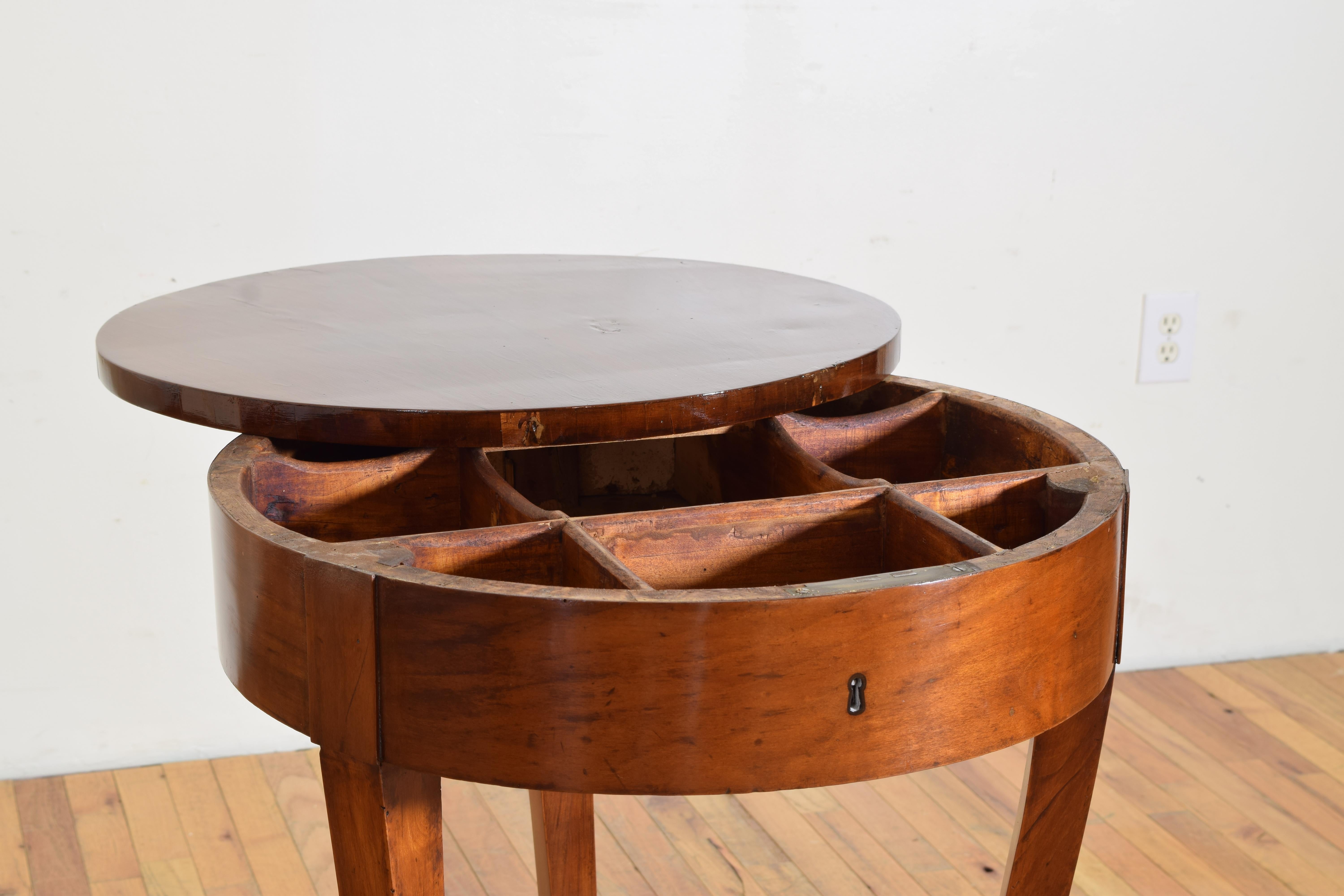 Italian, Veneto, Neoclassical Walnut Center/Side Table, Rotating Top, ca. 1820 For Sale 2
