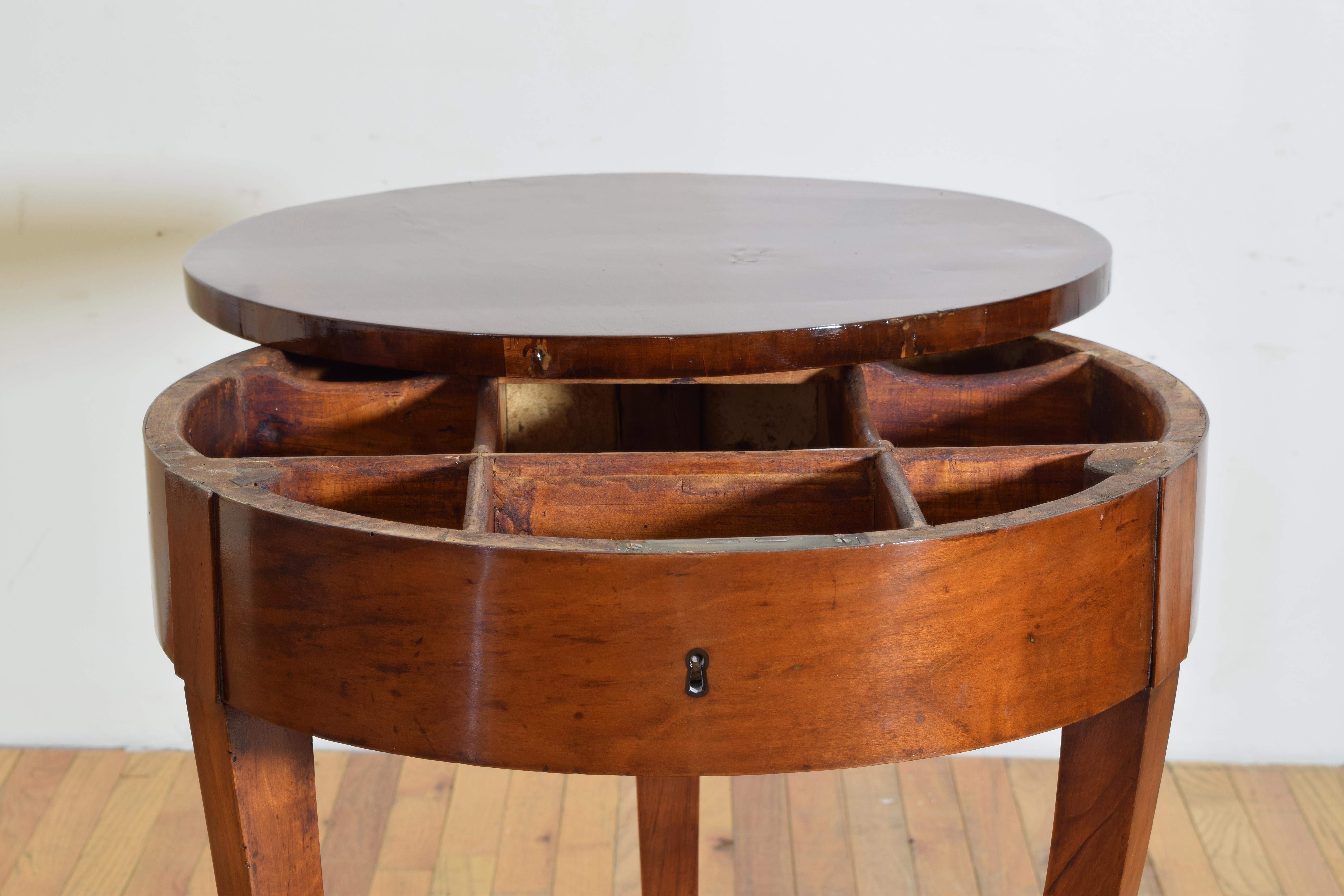 Italian, Veneto, Neoclassical Walnut Center/Side Table, Rotating Top, ca. 1820 For Sale 3