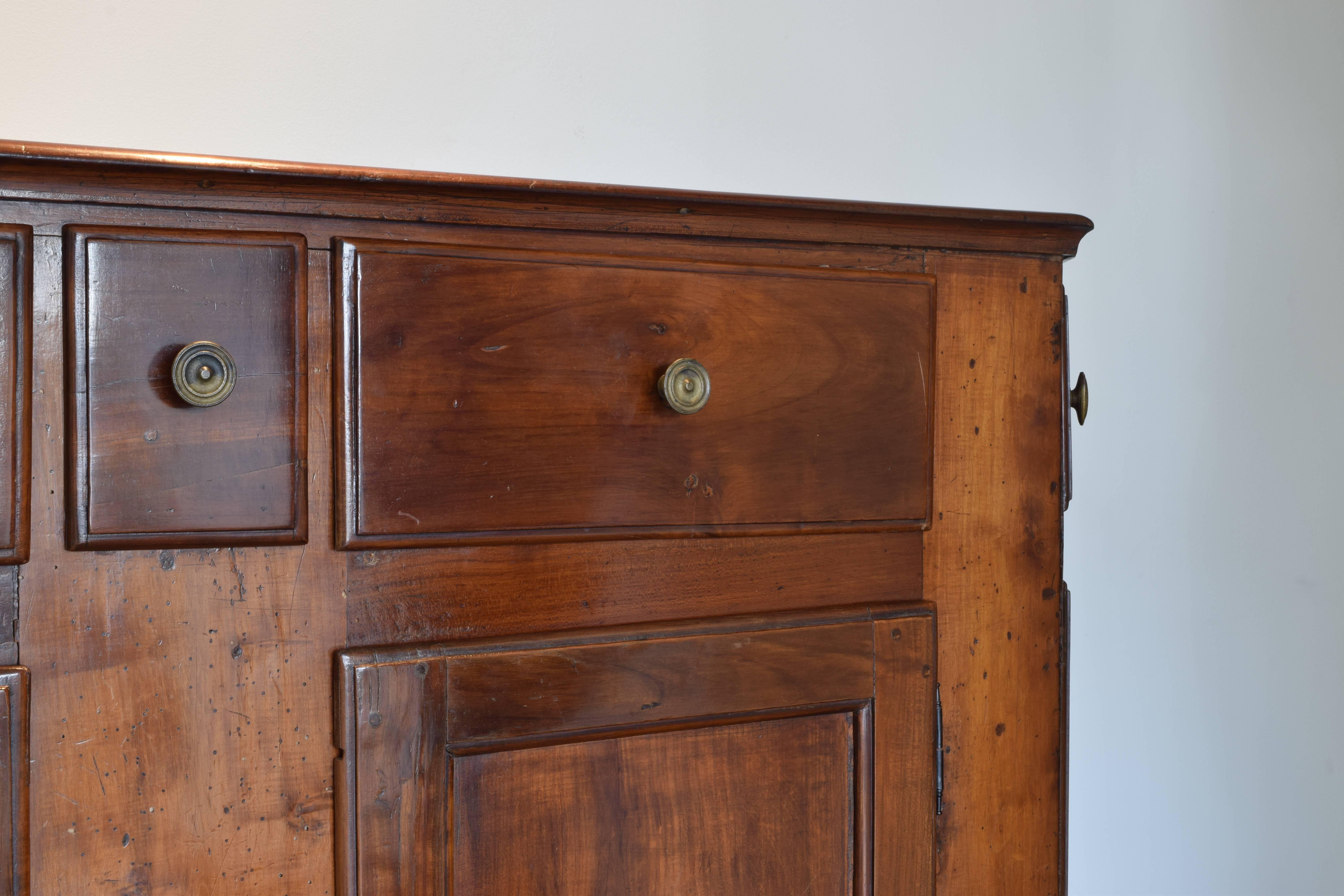 Italian, Veneto, Neoclassical Walnut Scantonata Credenza, circa 1800 2