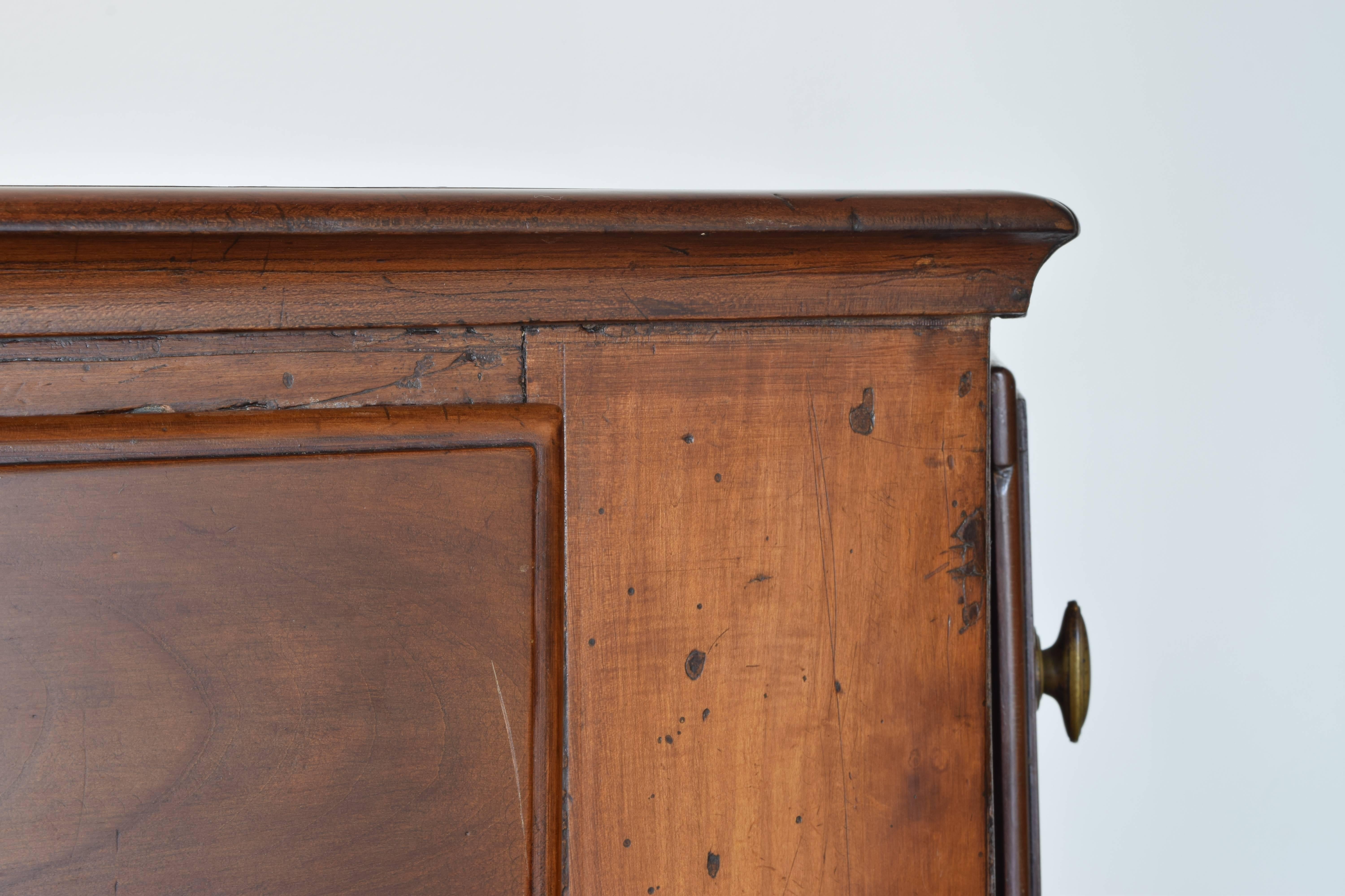 Italian, Veneto, Neoclassical Walnut Scantonata Credenza, circa 1800 5