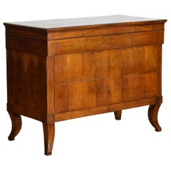 Italian, Veneto Region, Walnut Veneer 3-Drawer Commode, Shaped Legs, ca. 1820