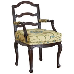 Italienne, Vénétie, Rococo Noyer foncé Dos ouvert Poltrona, vers 1750