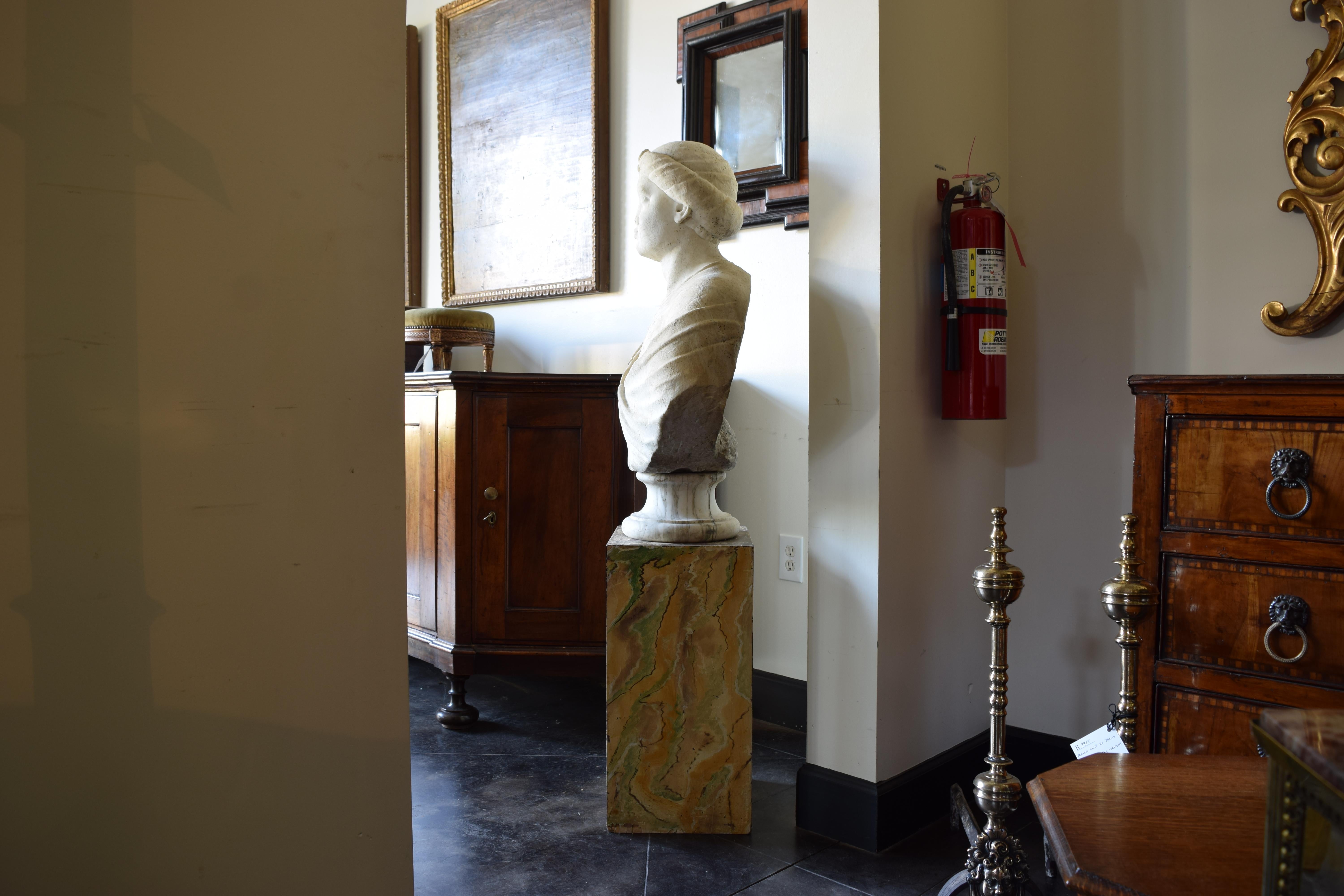 Italiano, Venezia, periodo barocco Busto di moro in marmo di Carrara, metà del XVII secolo In condizioni buone in vendita a Atlanta, GA