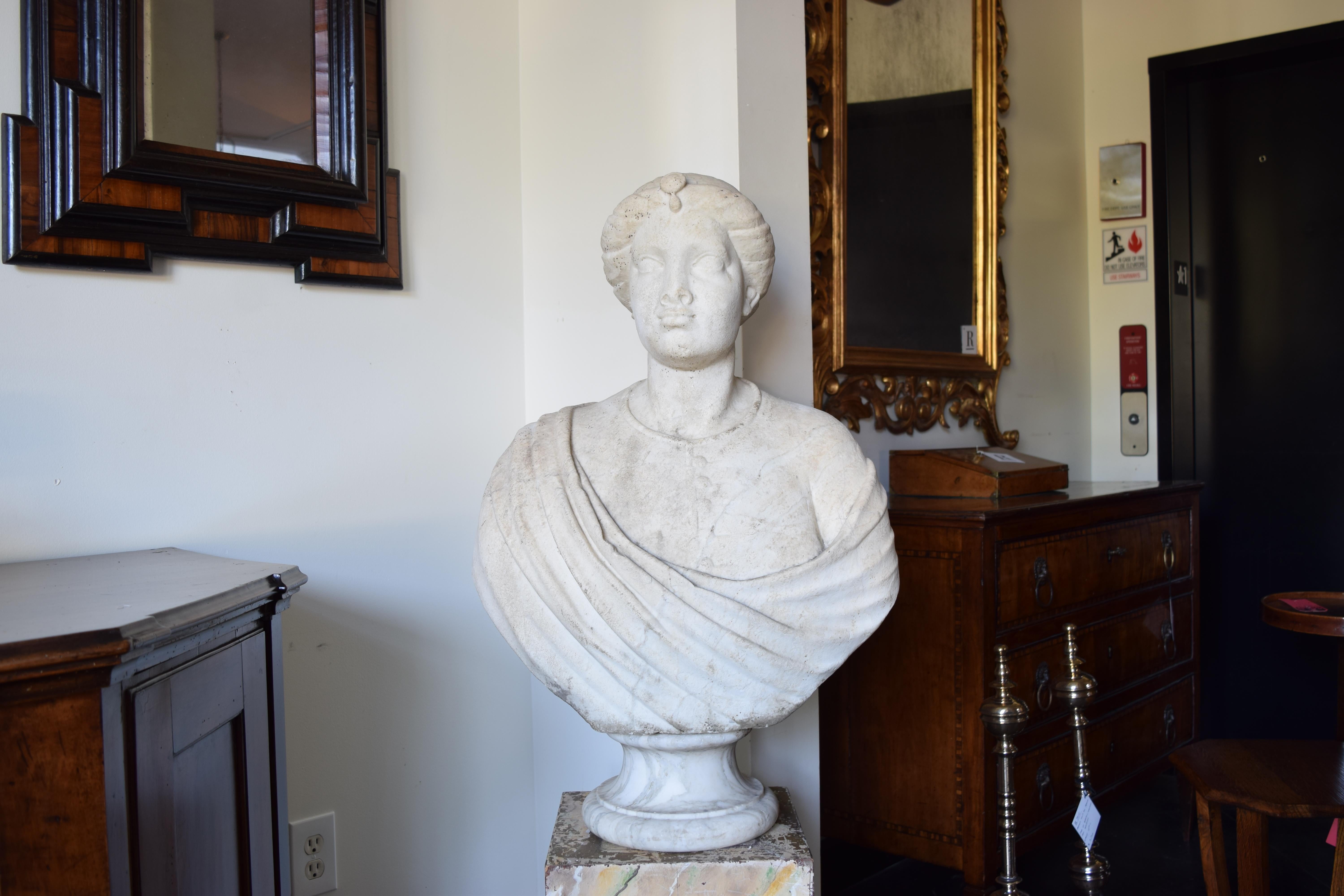 Marmo di Carrara Italiano, Venezia, periodo barocco Busto di moro in marmo di Carrara, metà del XVII secolo in vendita
