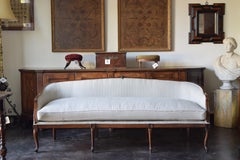 Italiano, Venezia, Divano rococò in noce intagliato e imbottito, metà del XVIII secolo