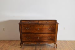 Italian, Venezia, Shaped Walnut 4-Drawer Commode, 3rd quarter 18th century