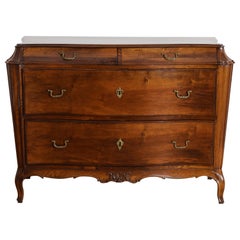 Italian, Venezia, Shaped Walnut 4-Drawer Commode, 3rd quarter 18th century