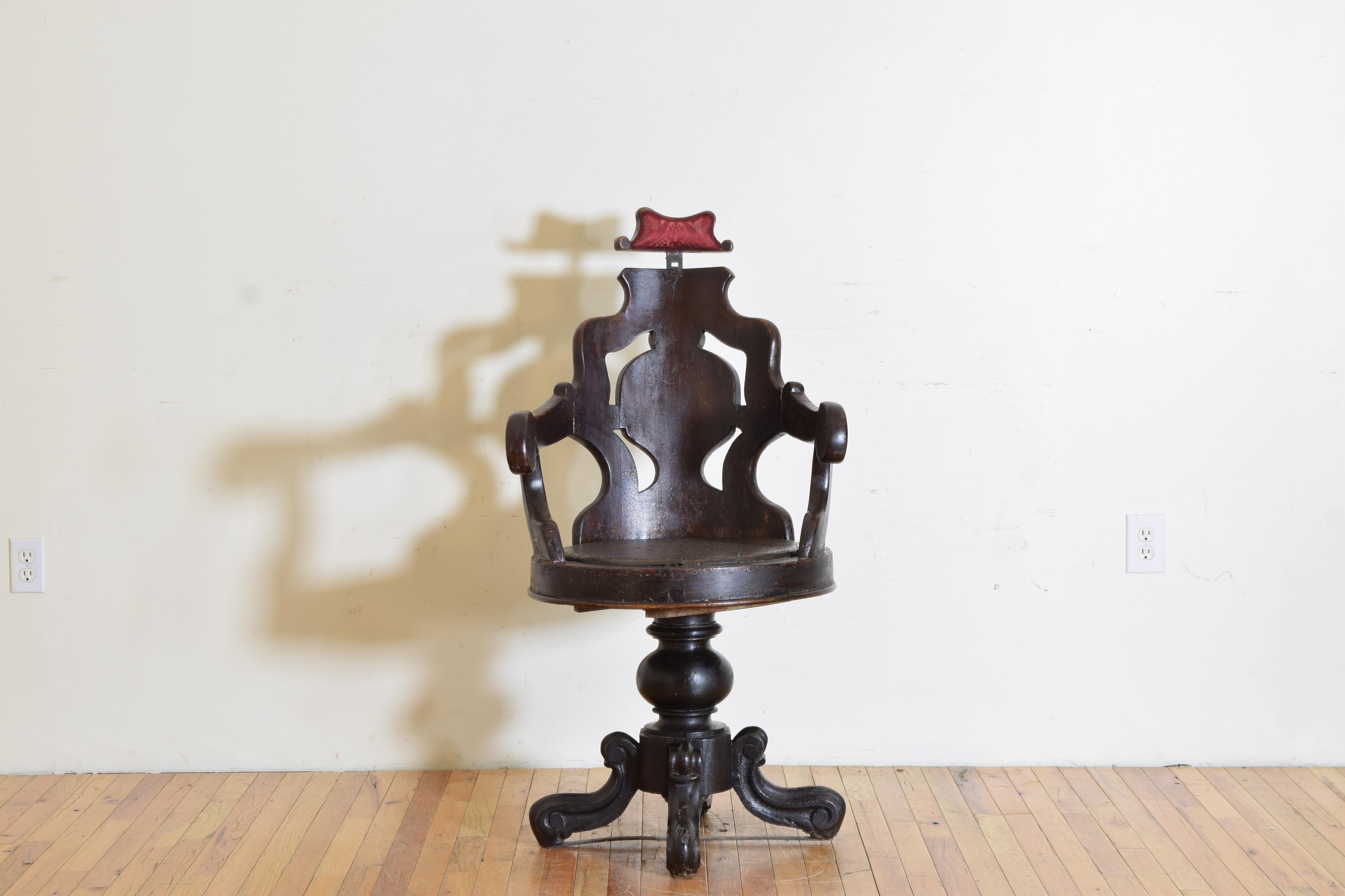 Italian, Venice, Baroque Period Larice-Wood Swivel Barber's Chair, Late 17th C In Good Condition In Atlanta, GA