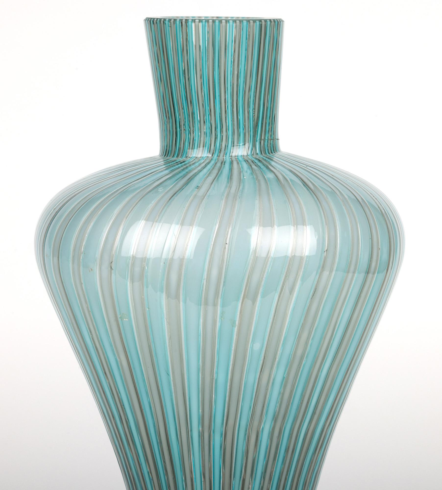 Hand-Crafted Italian Venini Attributed Mid-Century Mezza Filigrana Art Glass Vase For Sale