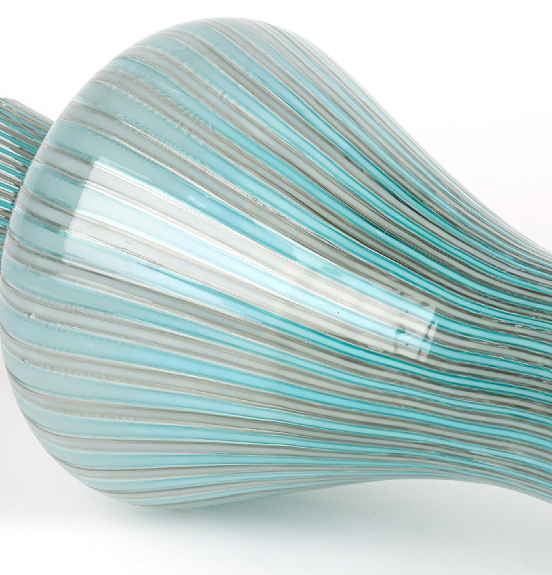 Italian Venini Attributed Mid-Century Mezza Filigrana Art Glass Vase In Good Condition For Sale In Bishop's Stortford, Hertfordshire