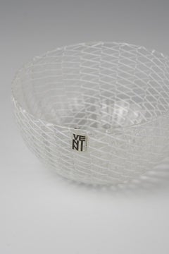 Italienische Schale aus Venini-Glas mit farblosem Zickzackband-Design, signiert