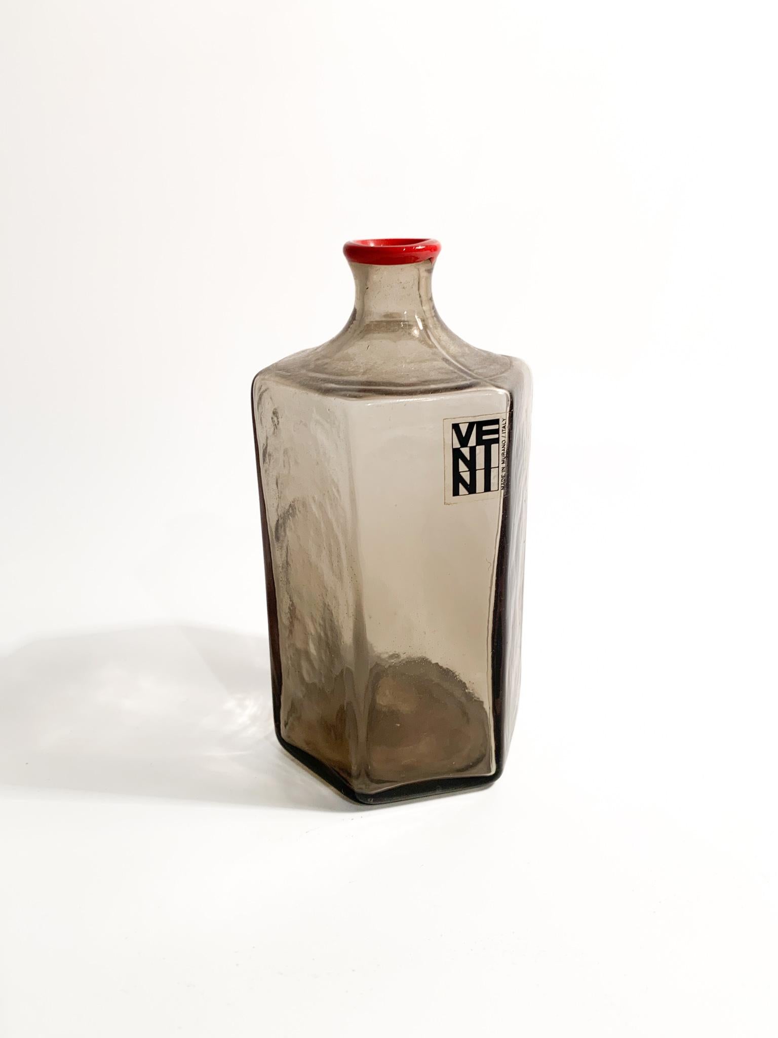 Mid-Century Modern Vase hexagonal italien Venini Monofiore en verre de Murano gris de 1979 en vente