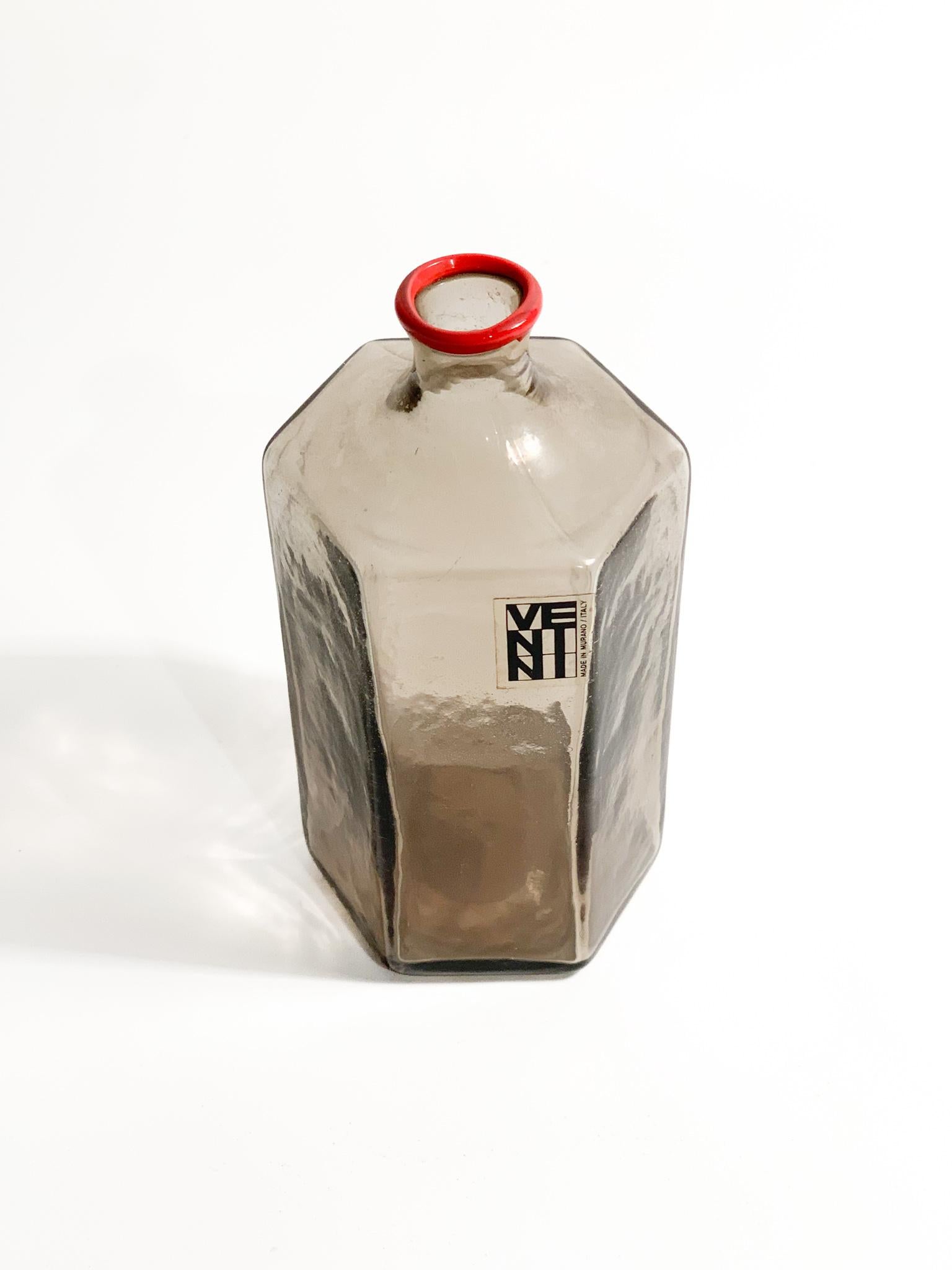 Vase hexagonal italien Venini Monofiore en verre de Murano gris de 1979 en vente 3