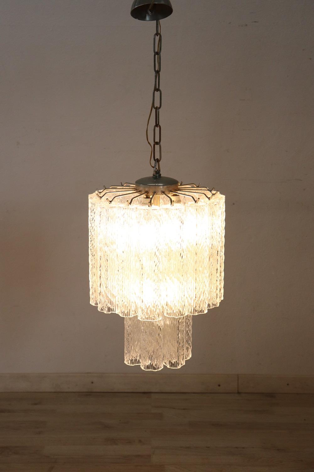 Beautiful and refined Venini chandelier with Murano glass, 1960s total four lights. Fully functional. The total height can be changed by adding or removing links to the chain. The height of the chandelier without chain is 50 cm inch 19,68.