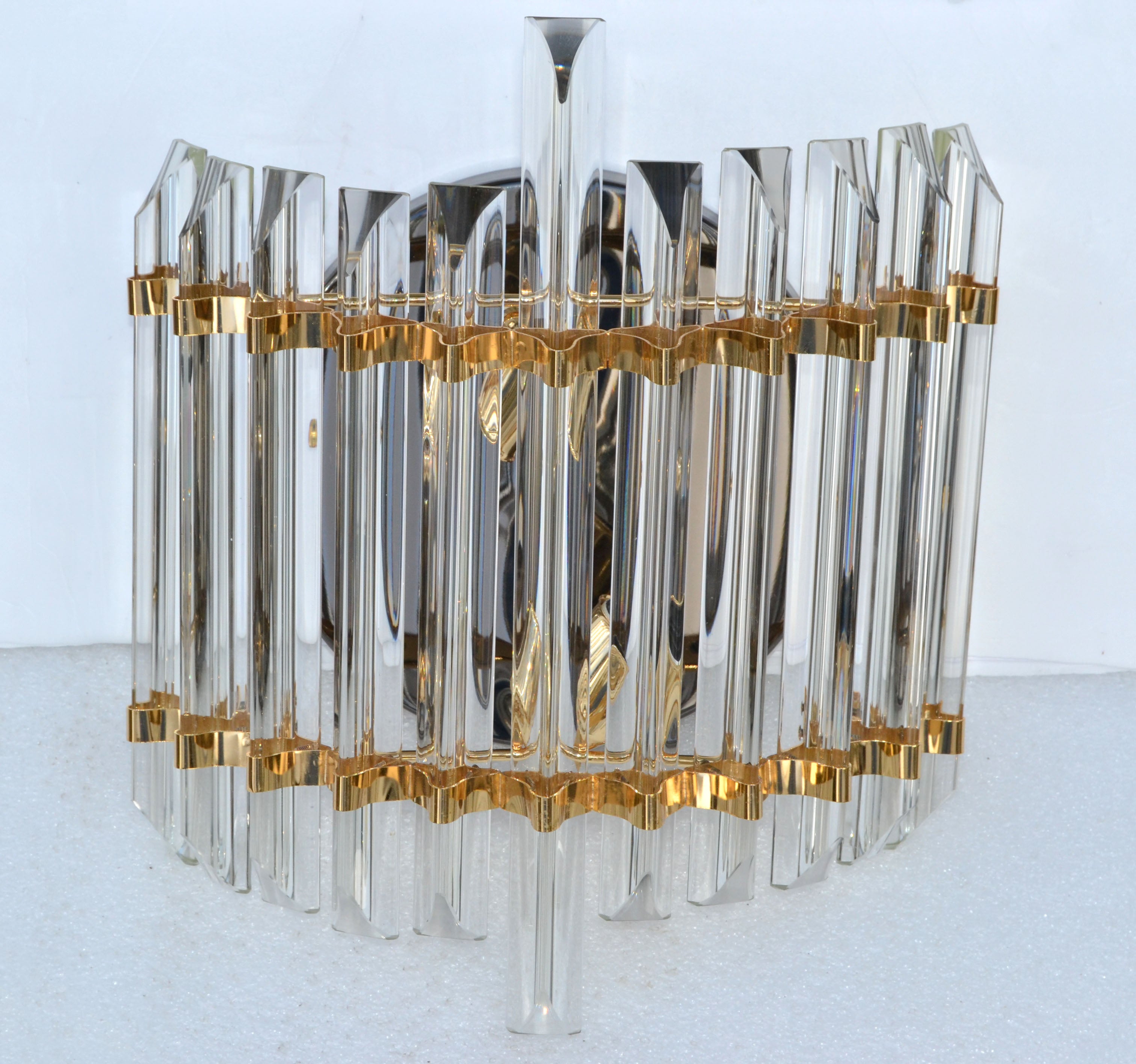 Italian Venini style glass sconce, 'Triedi' Glass rod, large Model, impressive. 
Has 2 socket, E27 base, 60 watt max per bulb.
In working condition. Round Black Plate measures: 9.75 inches diameter.
Projects a beautiful light through the glass