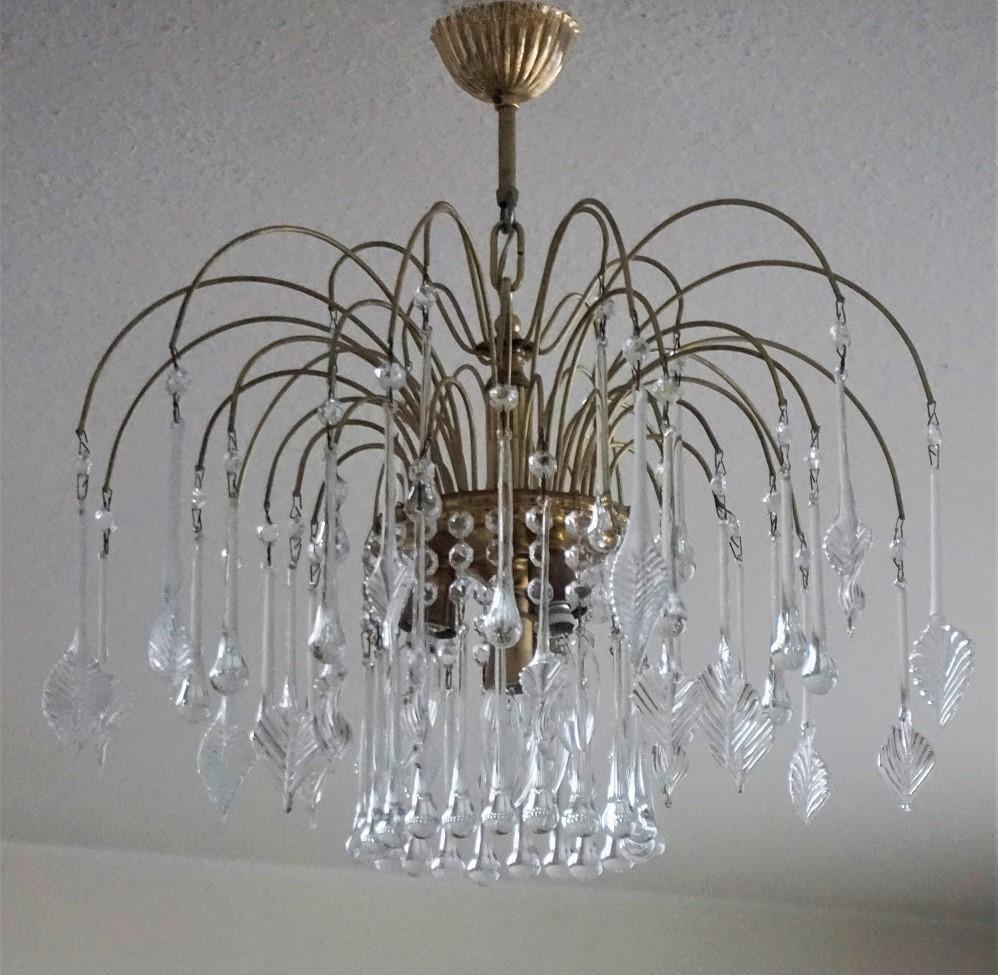 Italian Venini Style Warterfall Chandelier with Murano Glass Leaves and Drops In Good Condition For Sale In Frankfurt am Main, DE
