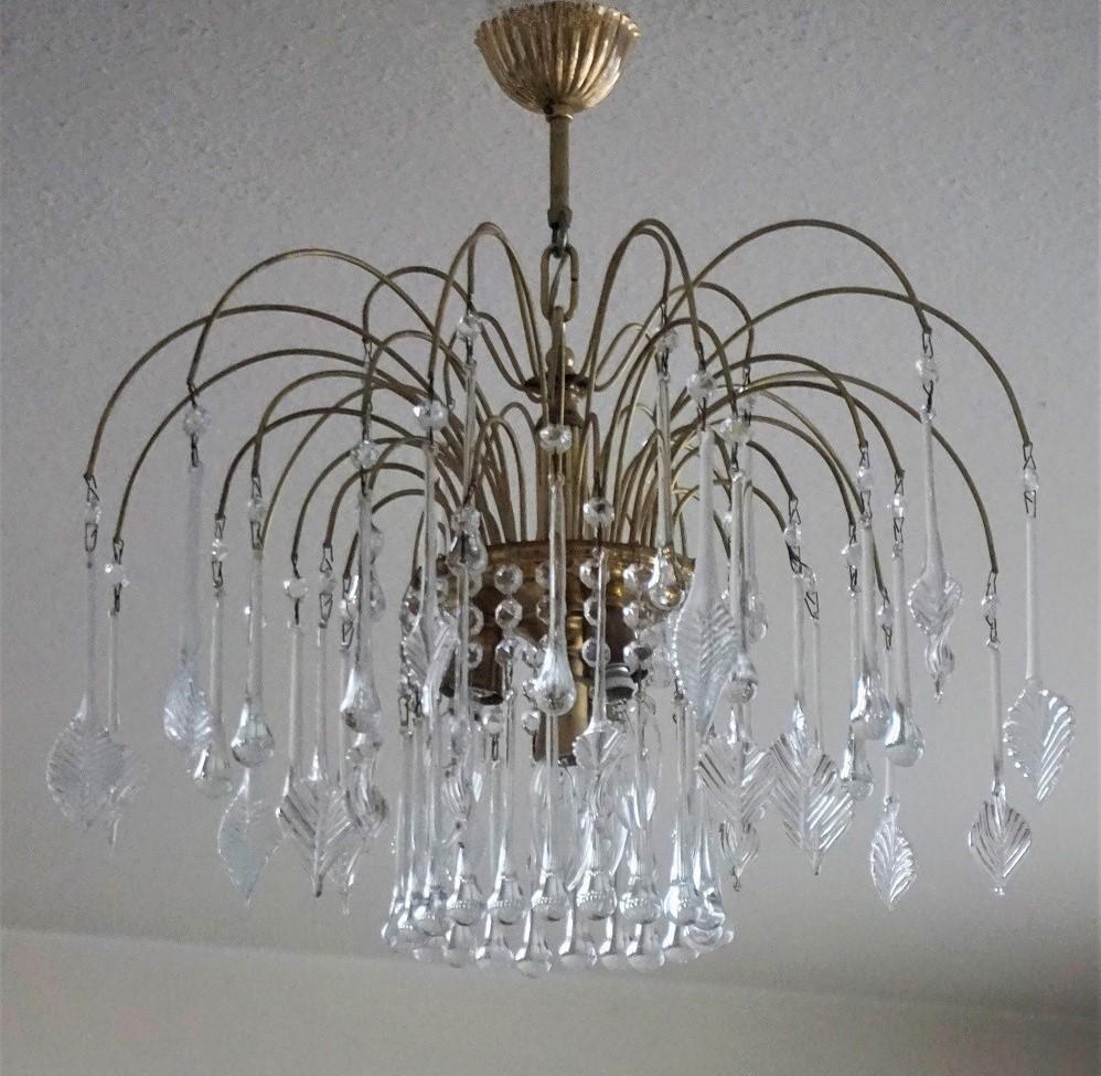 Italiano Lampadario a cascata in stile italiano Venini con foglie e gocce in vetro di Murano in vendita