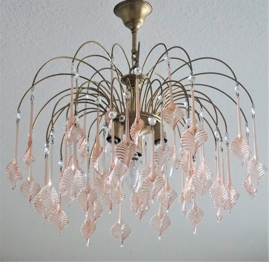 Italian Venini Style Warterfall Chandelier with Murano Pink Glass Leaves, 1960s In Good Condition In Frankfurt am Main, DE