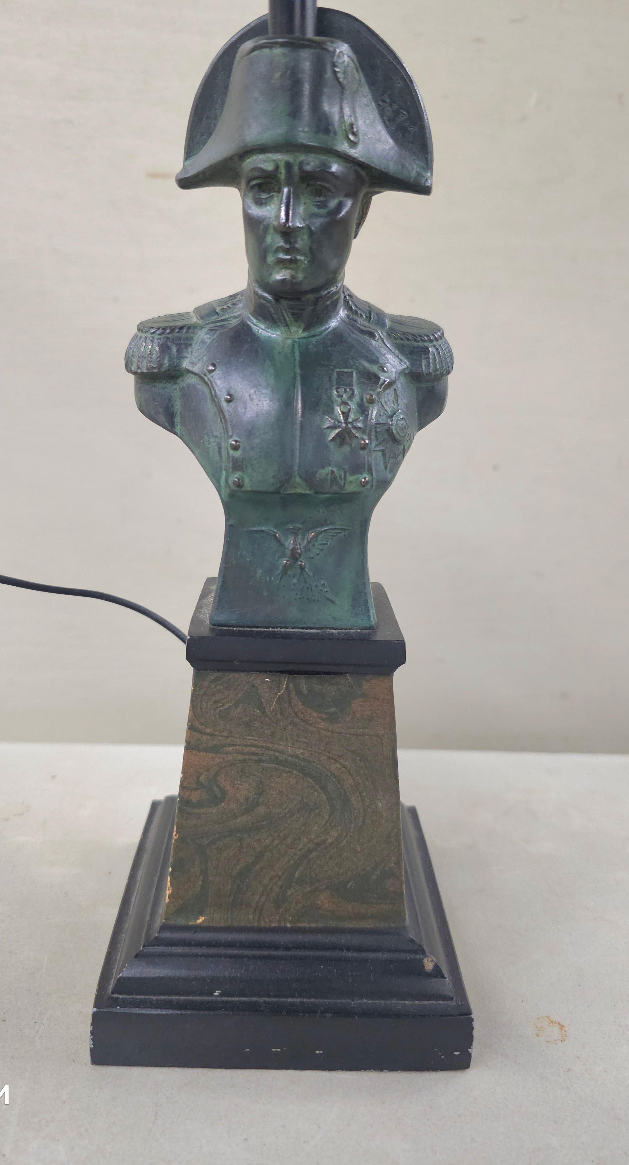 Italienische Verdigris-Metallbüste-Skulptur von Napoleon aus Metall, montiert als Lampe (Neoklassisch) im Angebot