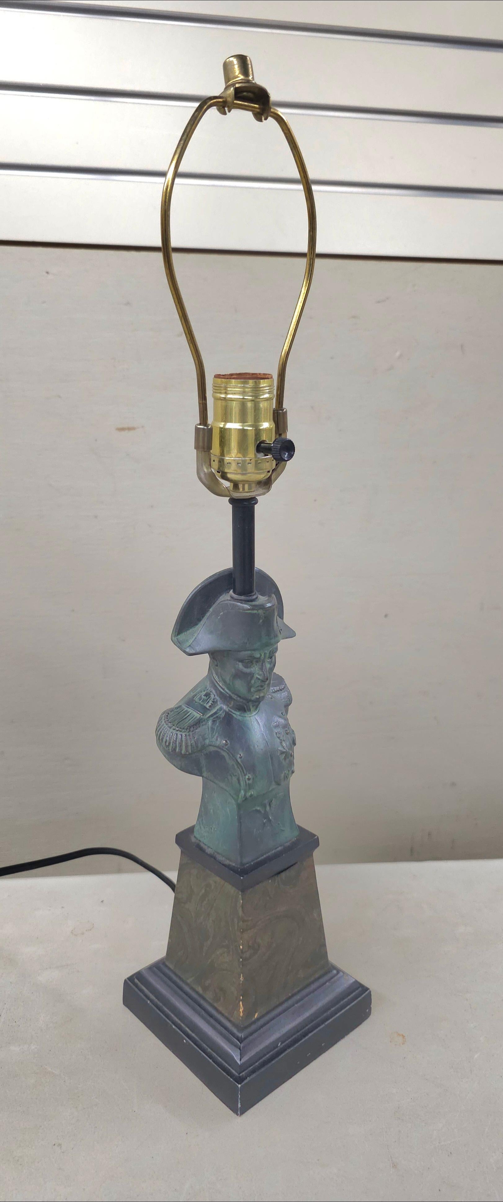 Italienische Verdigris-Metallbüste-Skulptur von Napoleon aus Metall, montiert als Lampe (Gemalt) im Angebot